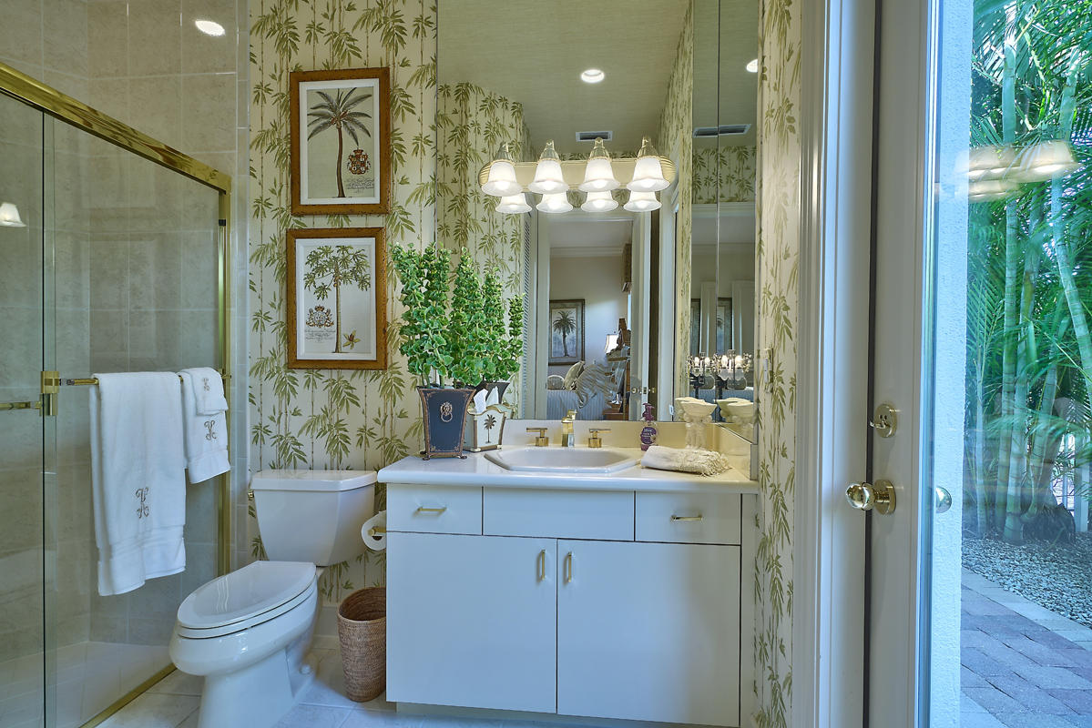 ROYAL PALM YACHT & COUNTRY CLUB - Residential