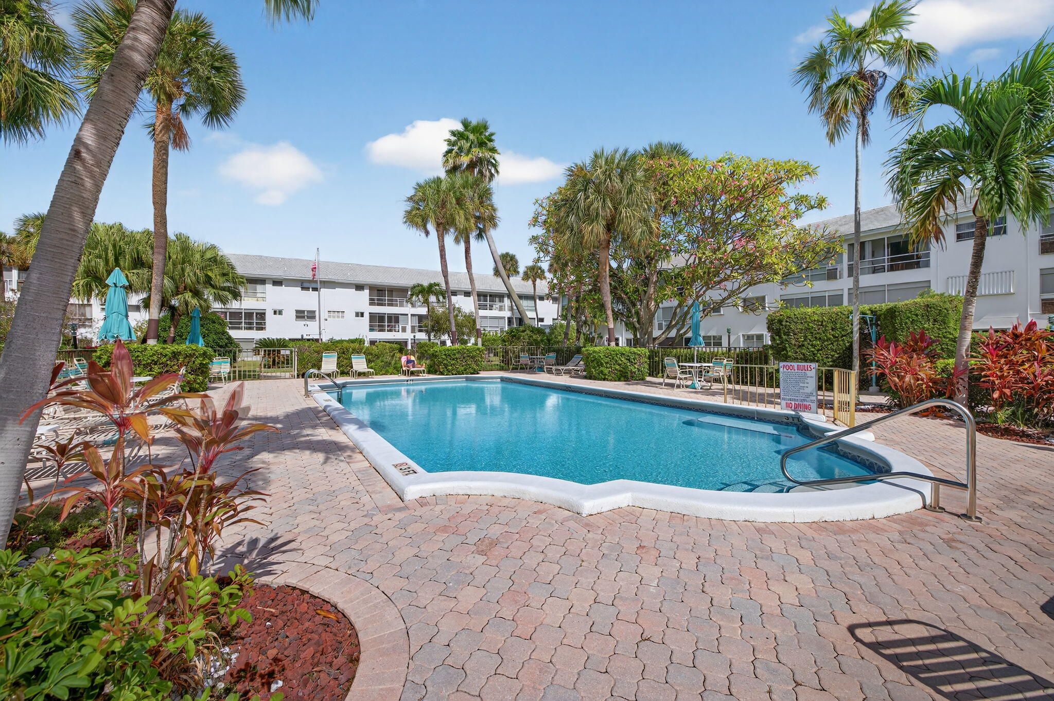 LIGHTHOUSE POINT GARDENS SOUTH - Residential