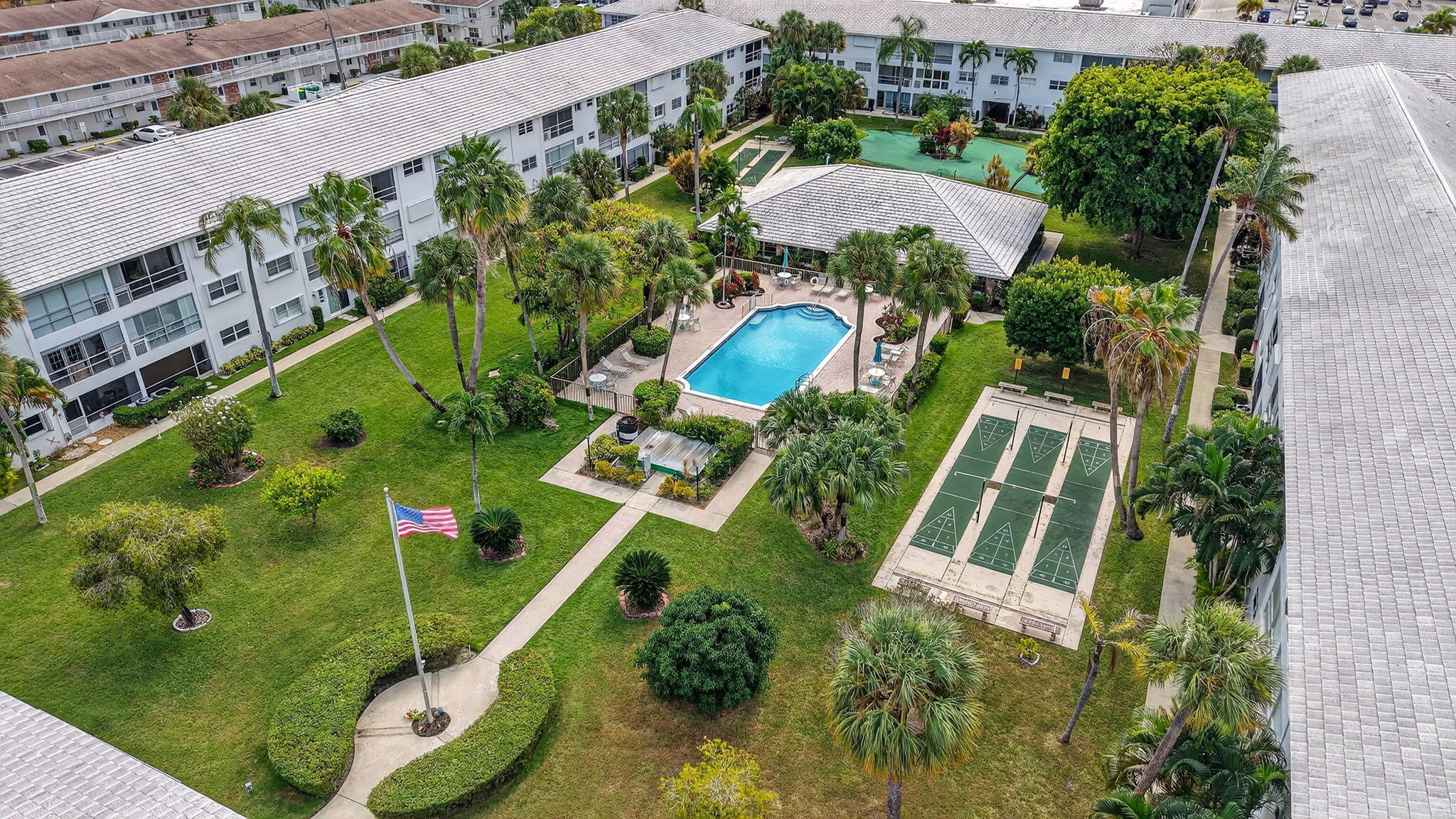 LIGHTHOUSE POINT GARDENS SOUTH - Residential