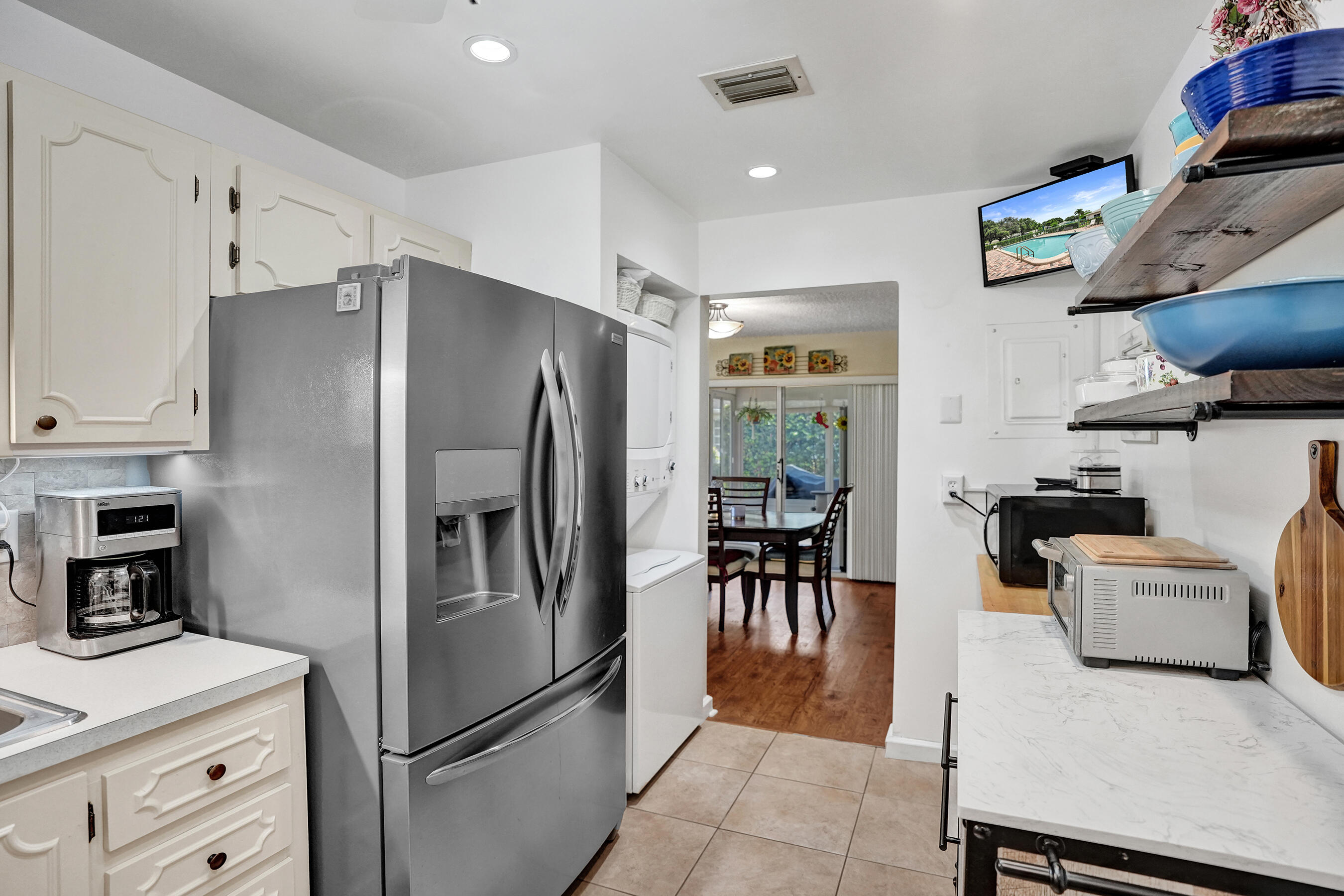 LIMETREE CONDO - Residential