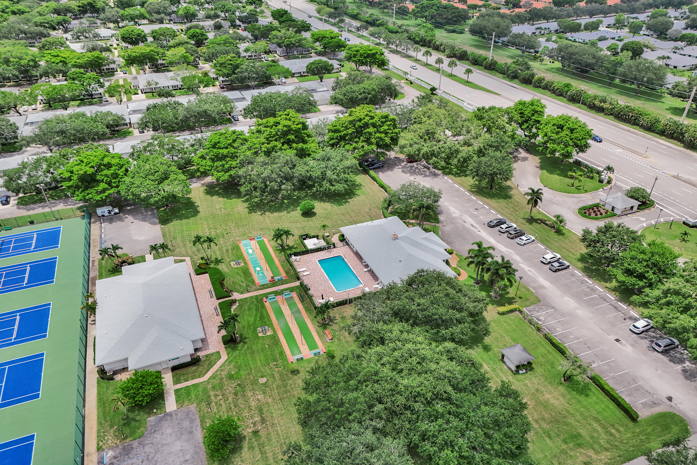 LIMETREE CONDO - Residential