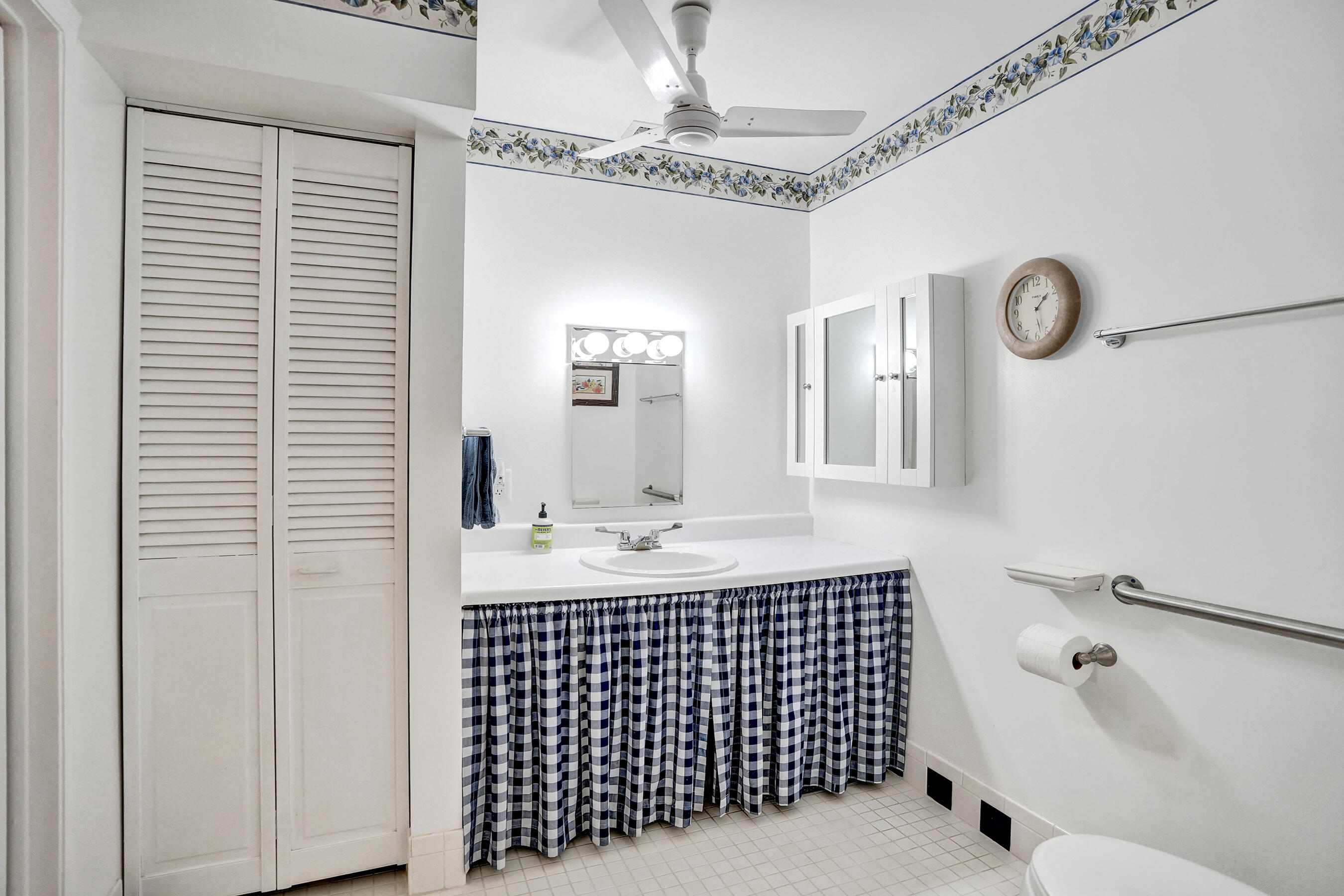 LIMETREE CONDO - Residential