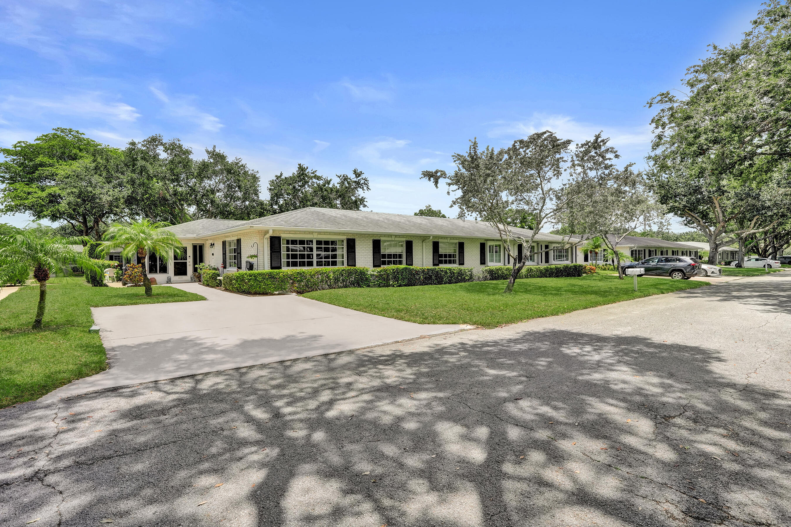LIMETREE CONDO - Residential