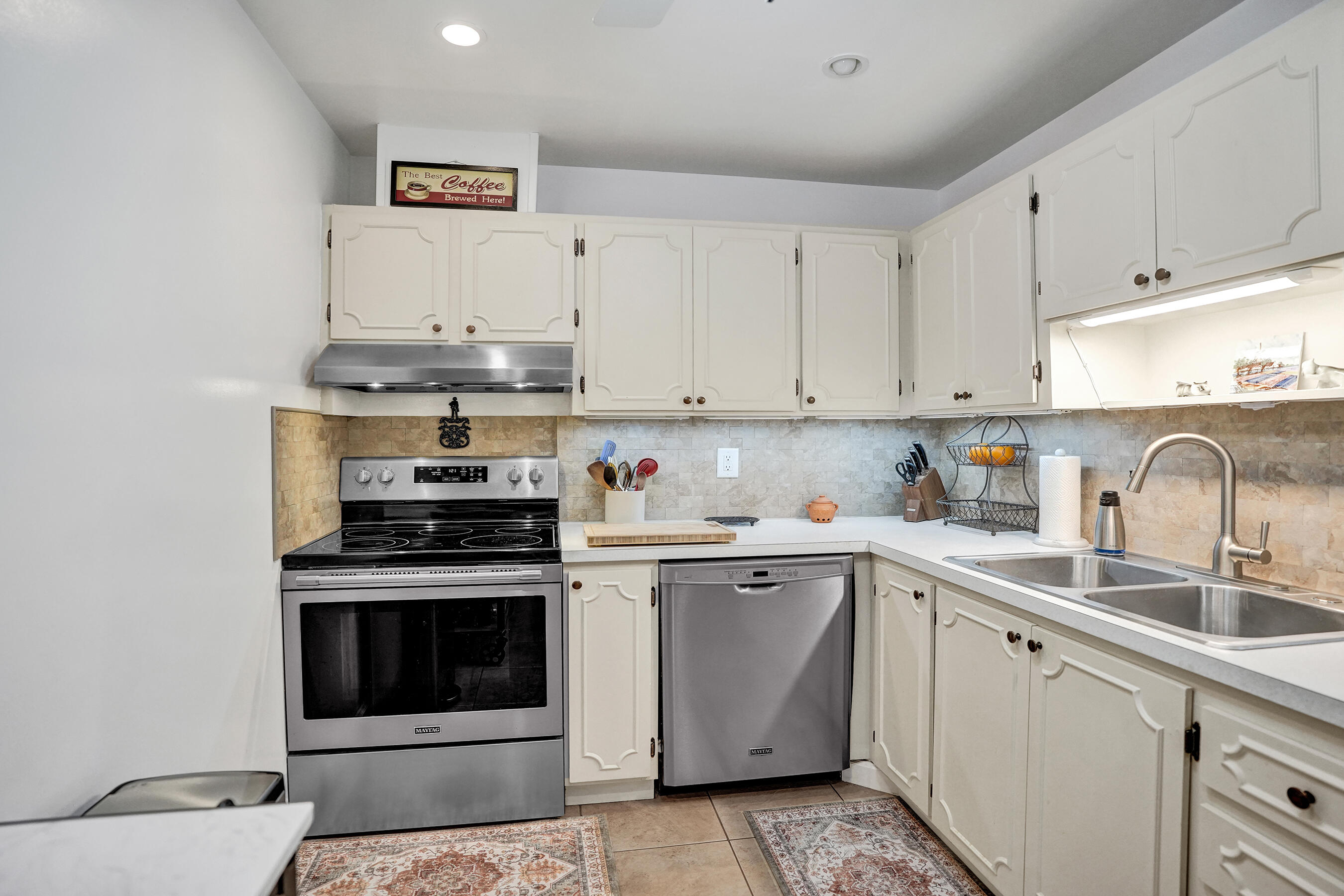 LIMETREE CONDO - Residential