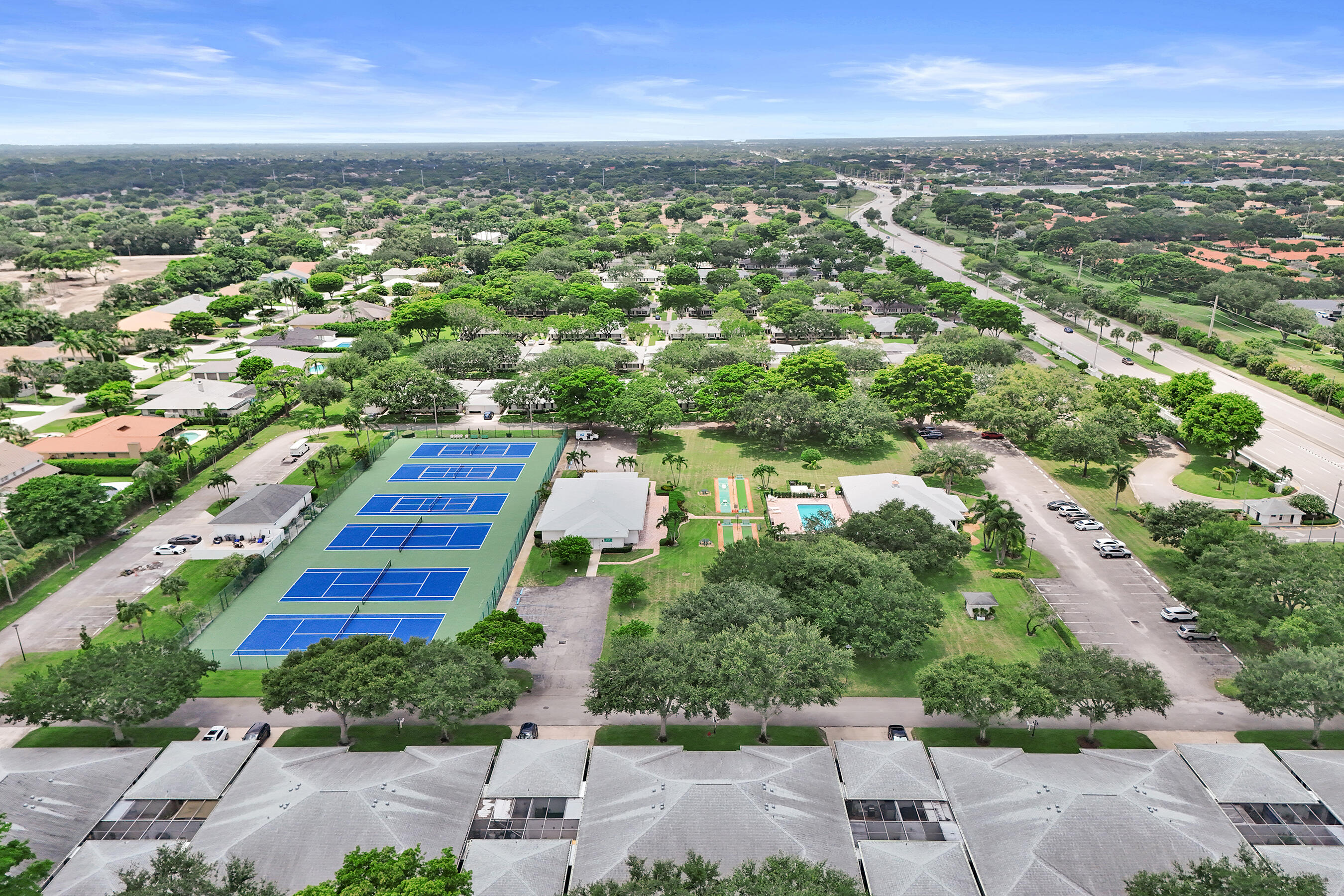 LIMETREE CONDO - Residential