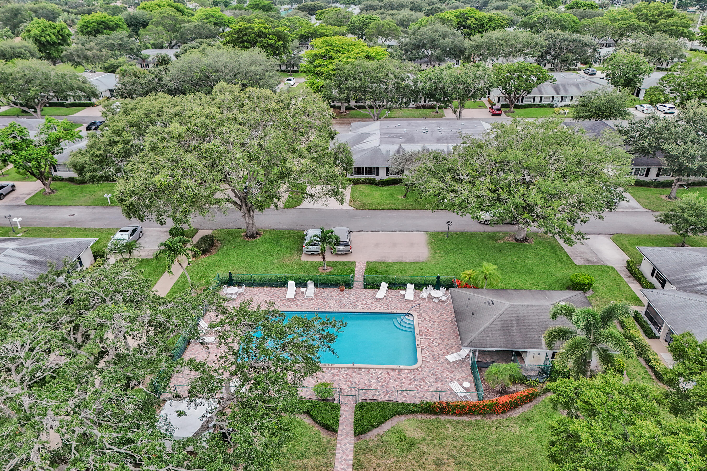 LIMETREE CONDO - Residential