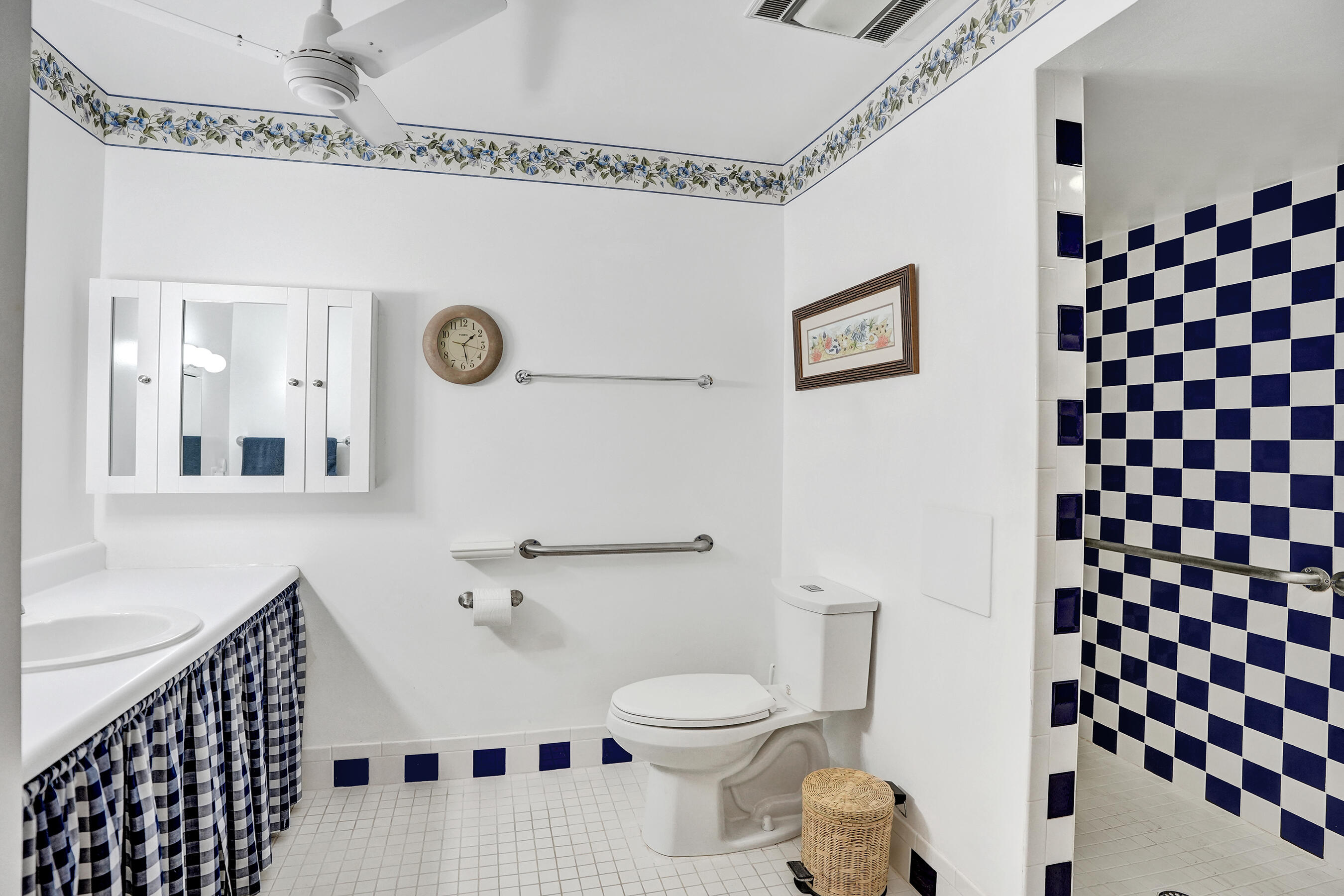 LIMETREE CONDO - Residential