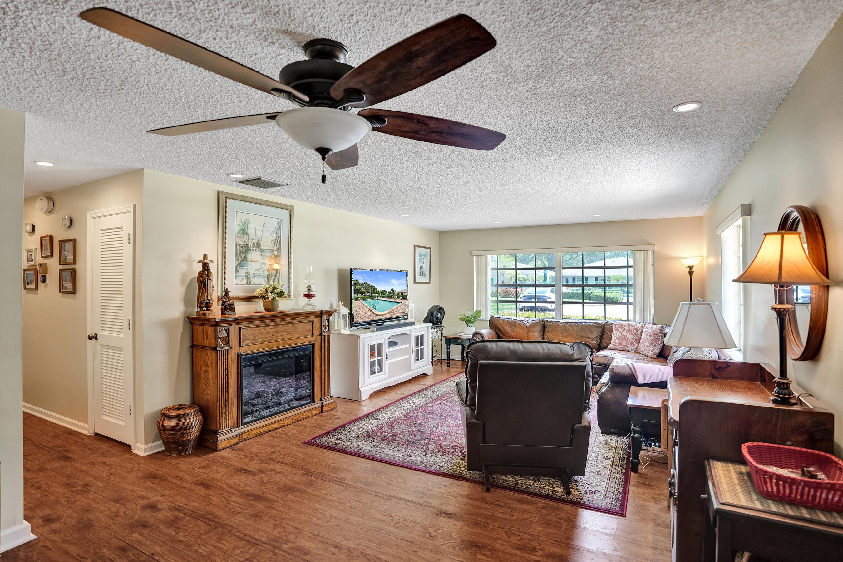 LIMETREE CONDO - Residential