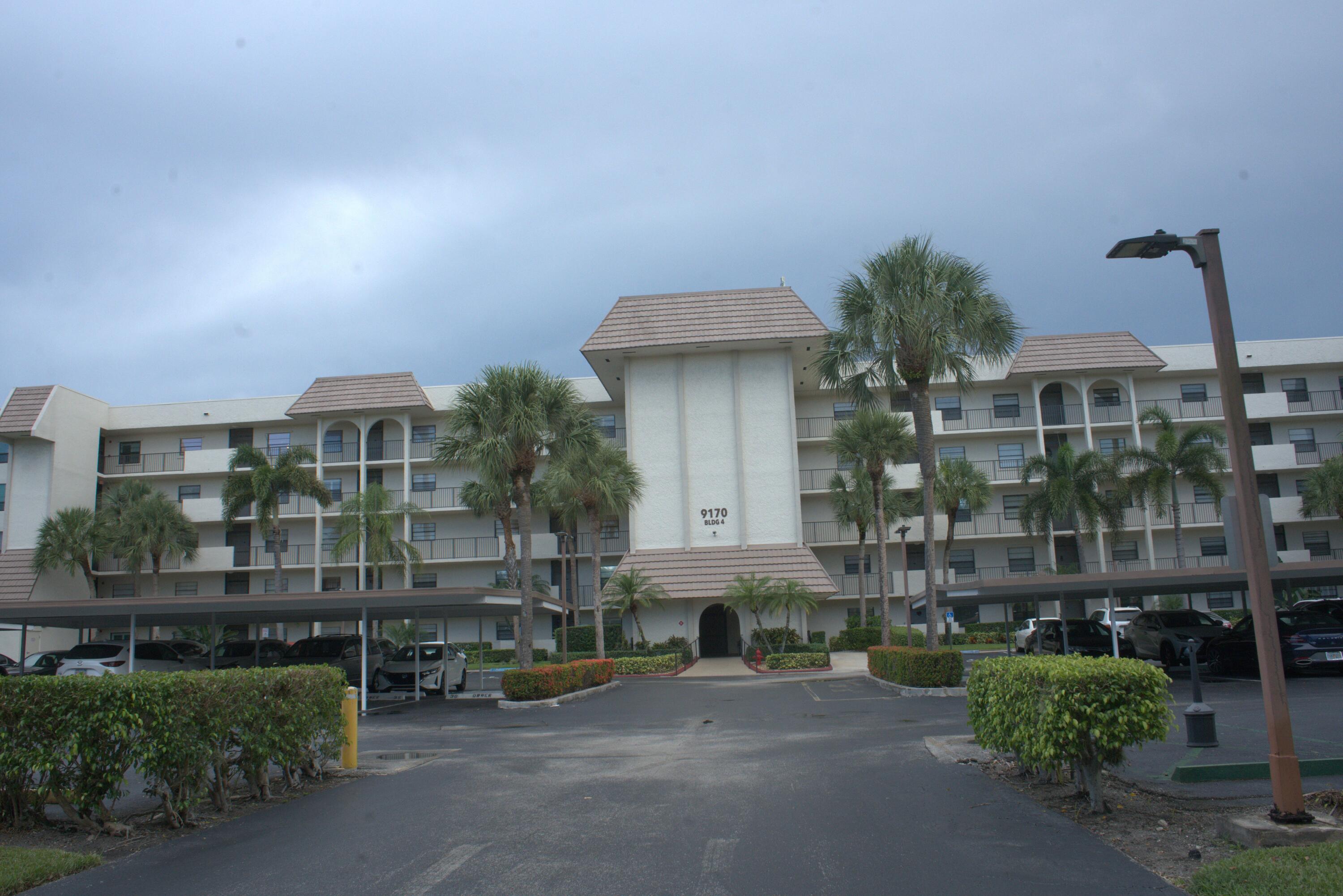 DONT MISS OUT THE LARGEST UNIT IN THE BUIDING 2 MASTER BEDROOMS. AND 2 MASTER BATROOMS. FULL WASHER AND DRYER IN THE UNIT.  PORCH IN CLOSURE. THE LARGEST WALKING CLOSET.CALL LISTING AGENT  COME IN TO SEE AND FALL IN LOVE WITH THIS 1908 SQ FT