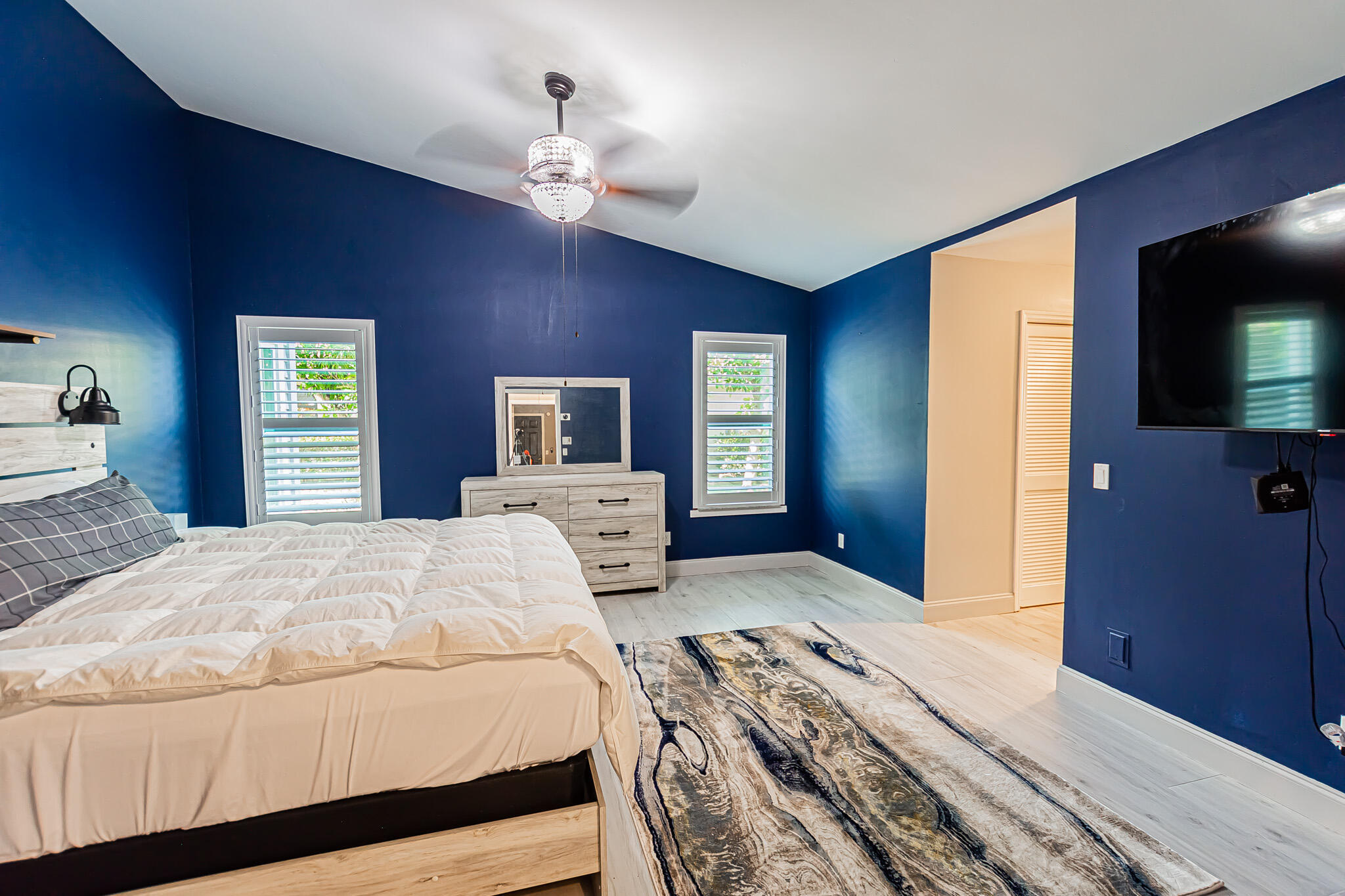 COUNTRY CLUB ESTATES - Residential Lease