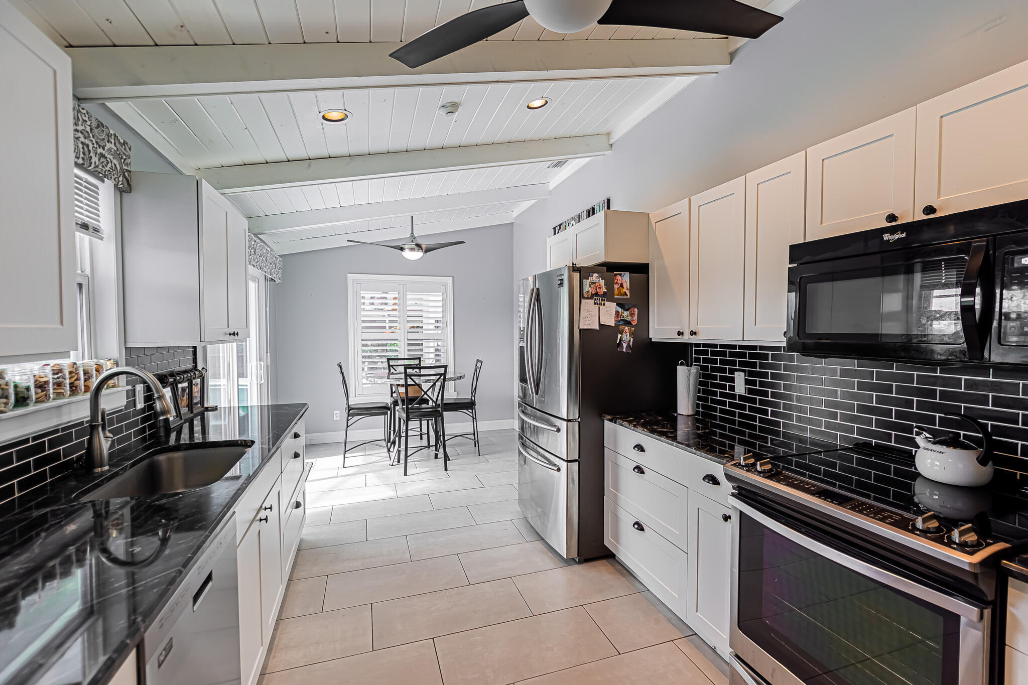 COUNTRY CLUB ESTATES - Residential Lease