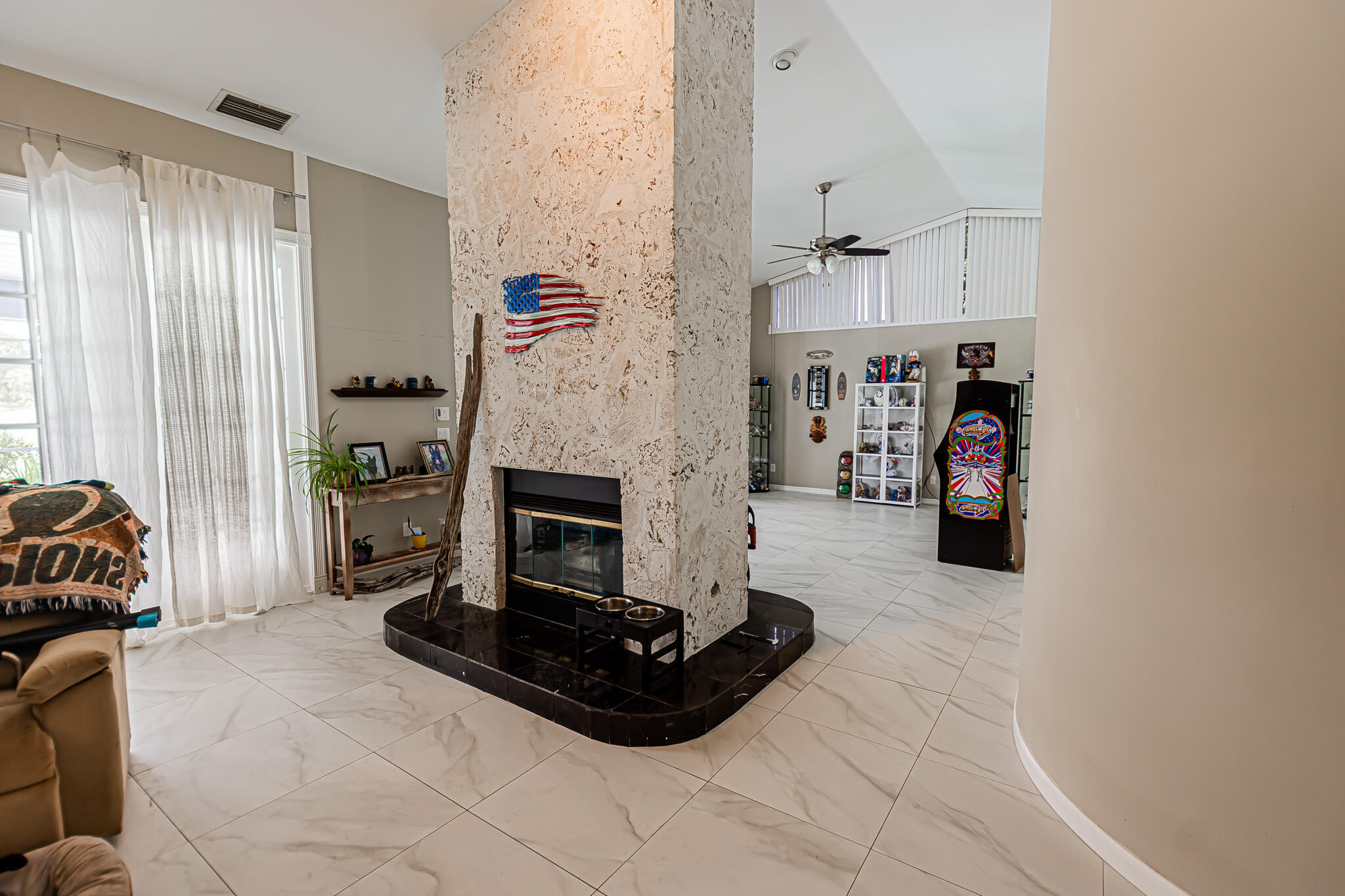 COUNTRY CLUB ESTATES - Residential Lease