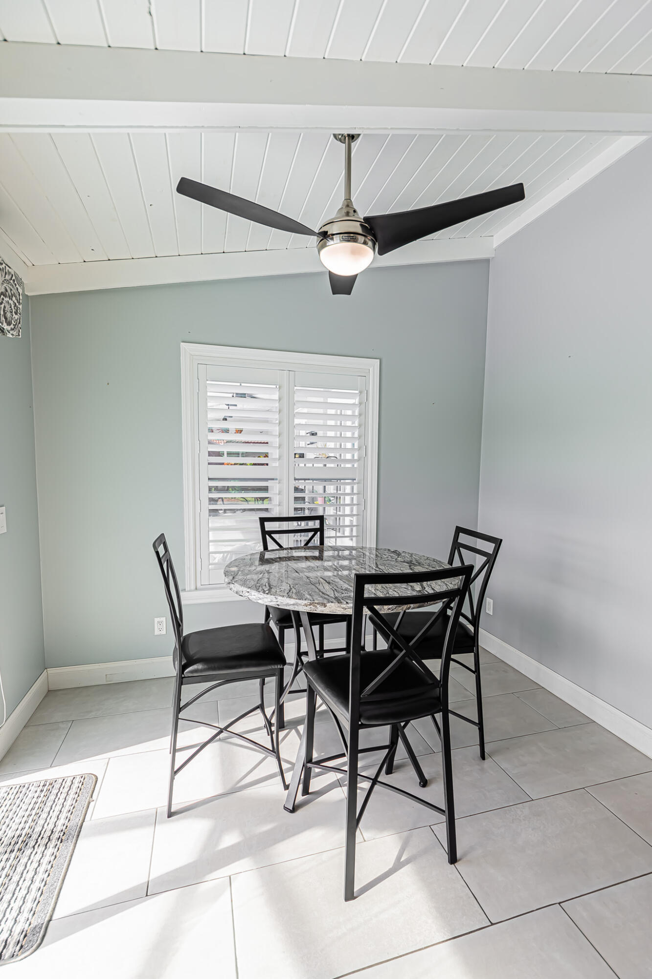 COUNTRY CLUB ESTATES - Residential Lease