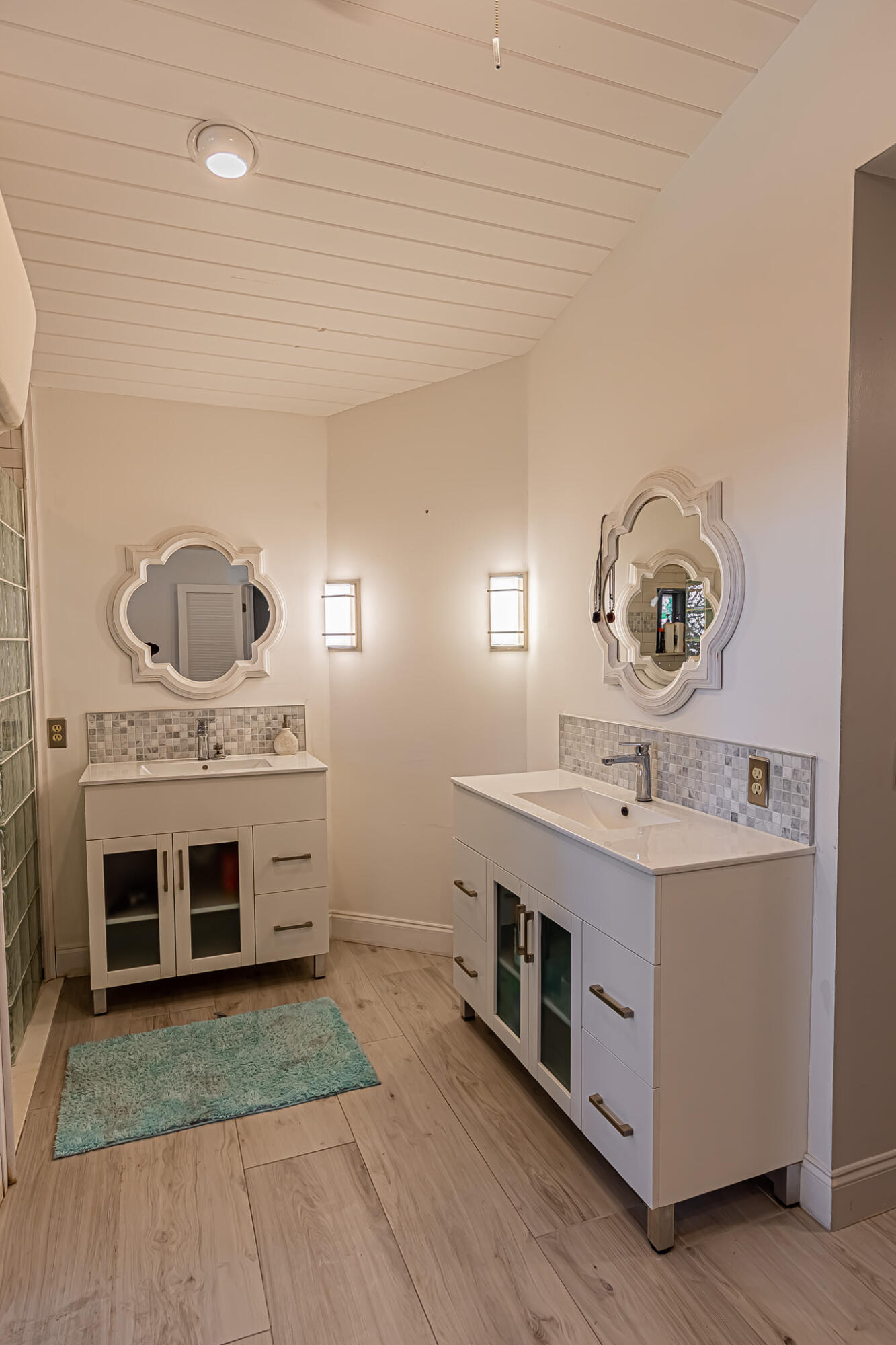 COUNTRY CLUB ESTATES - Residential Lease