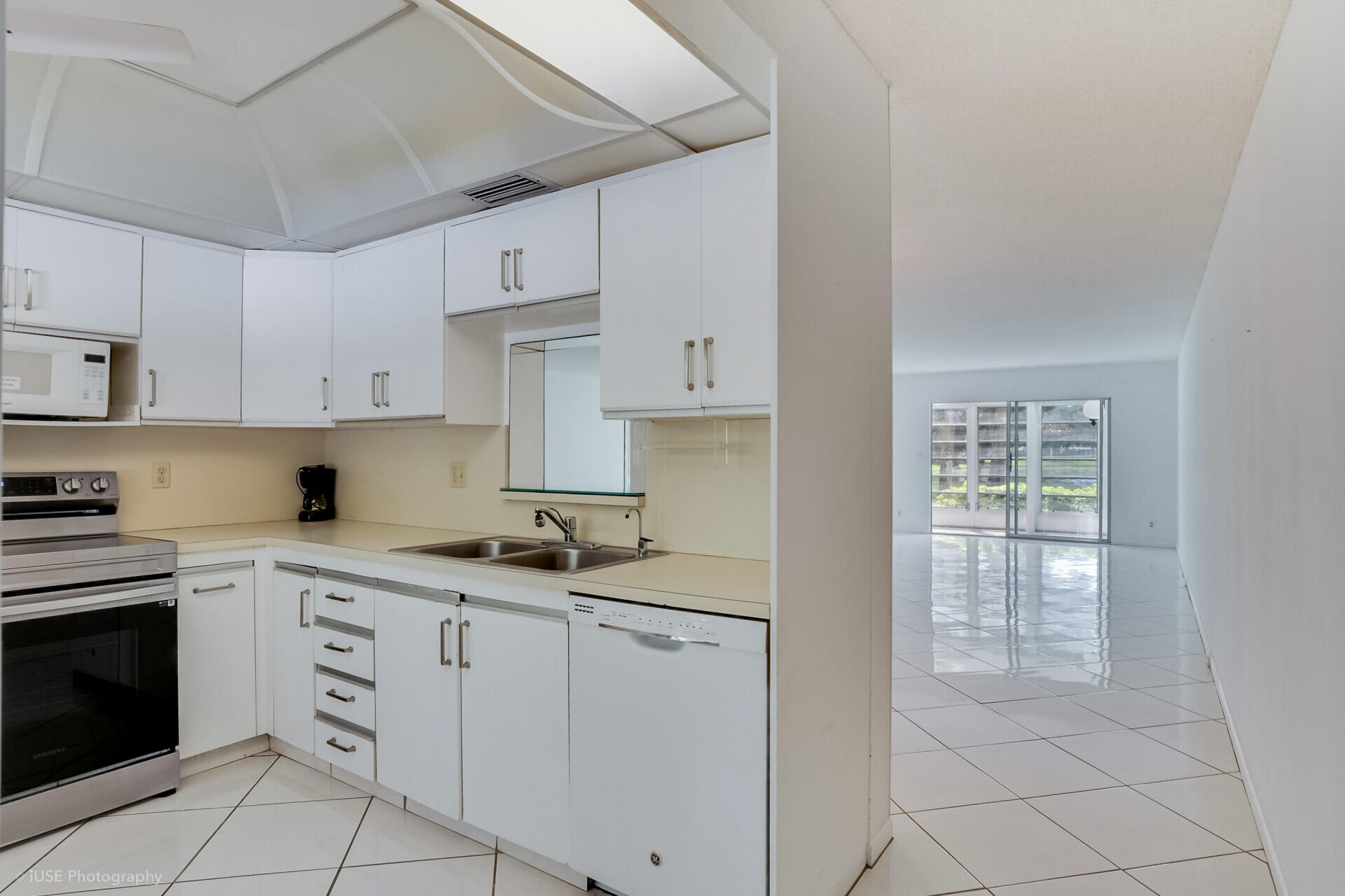 LUCAYA VILLAGE 1-E CONDO - Residential