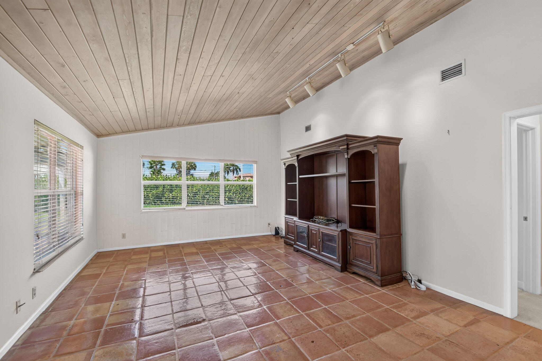 CRANBROOK LAKE ESTATES - Residential
