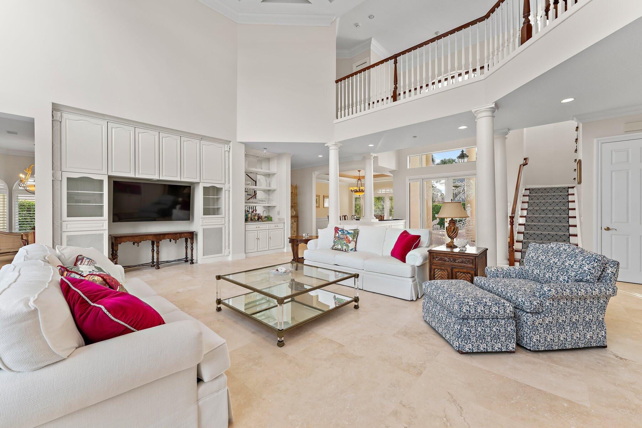 ROLLING HILLS - Residential