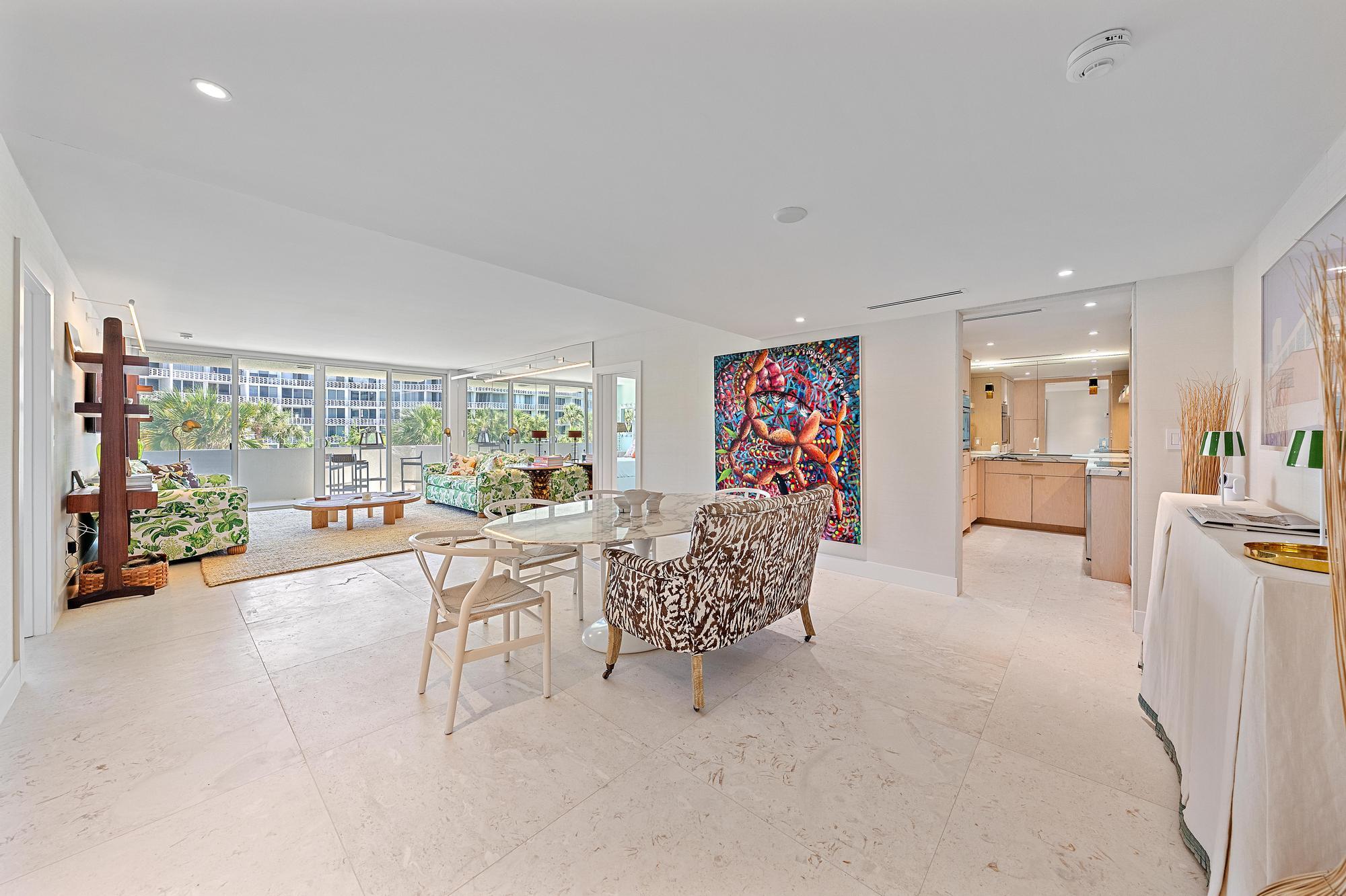 CARLYLE HOUSE CONDO - Residential