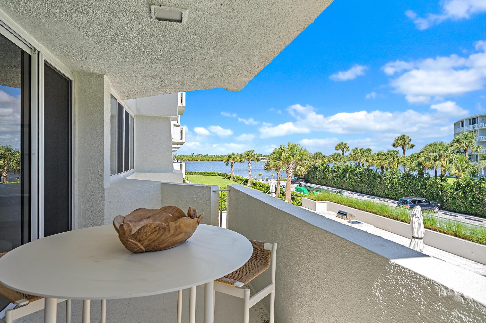 CARLYLE HOUSE CONDO - Residential