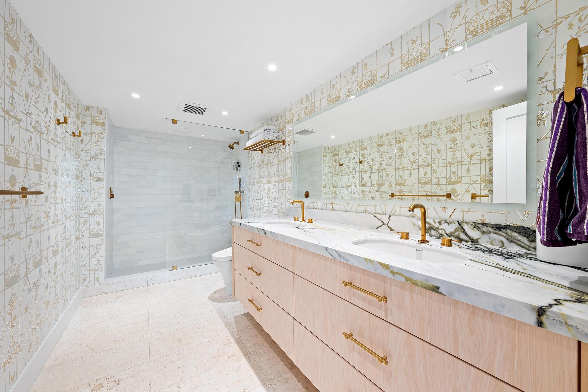 CARLYLE HOUSE CONDO - Residential