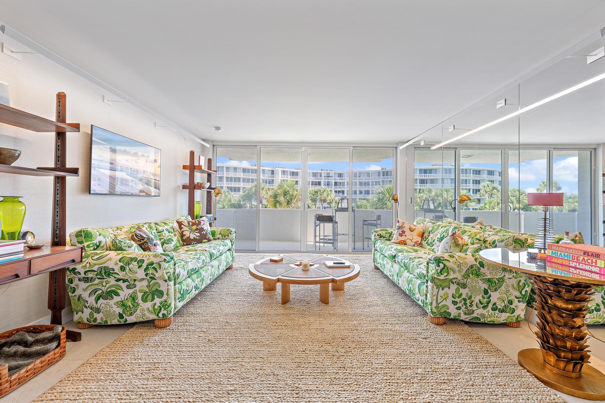 CARLYLE HOUSE CONDO - Residential