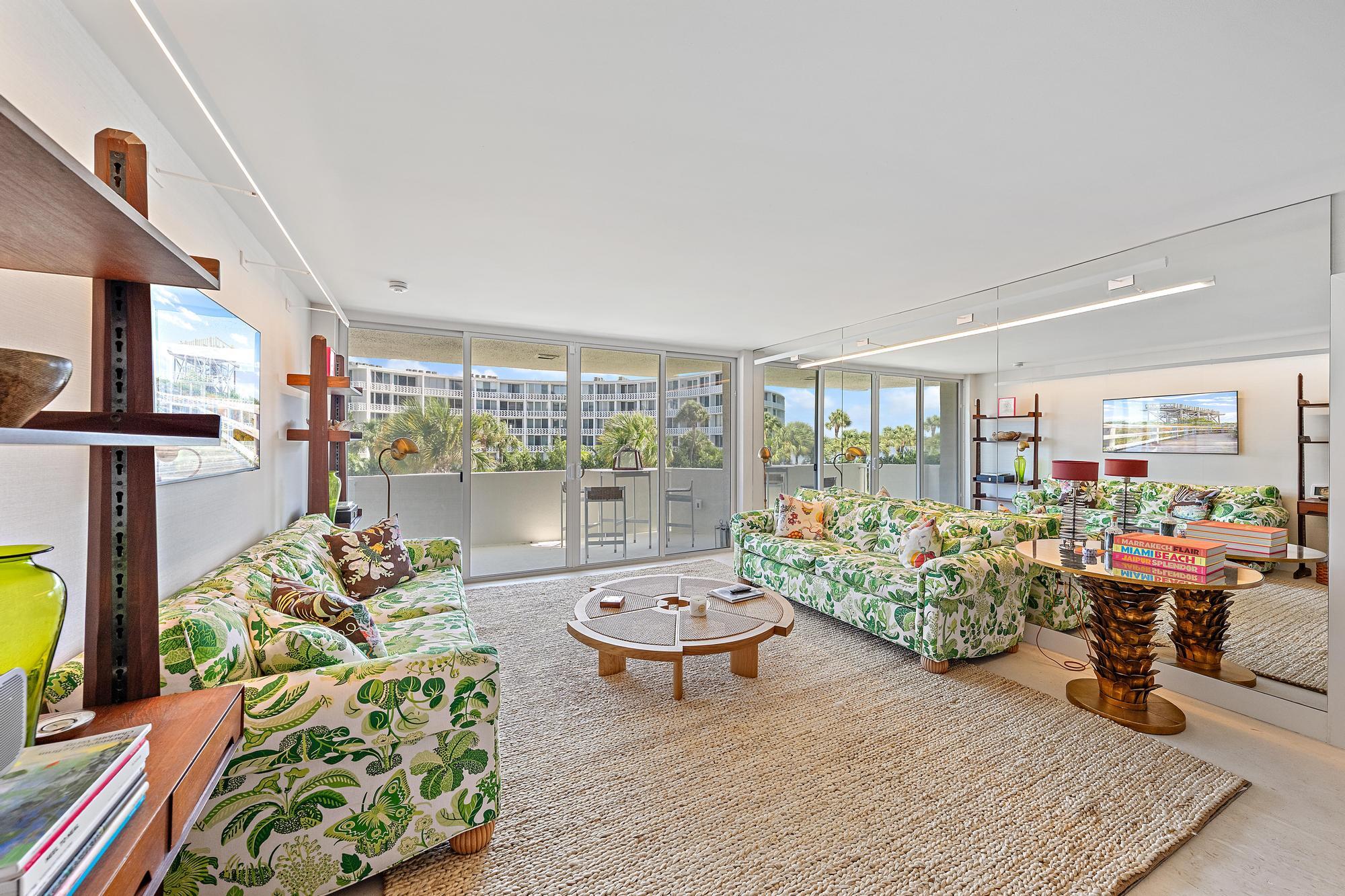CARLYLE HOUSE CONDO - Residential