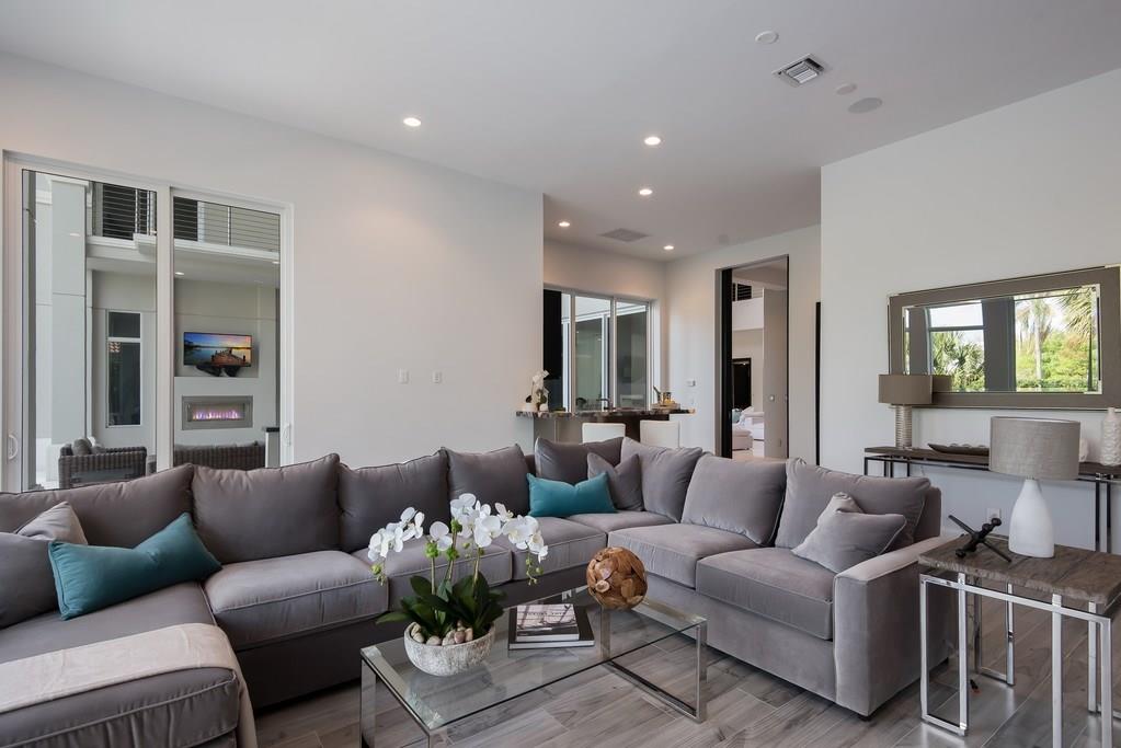 ROYAL PALM YACHT & COUNTR - Residential
