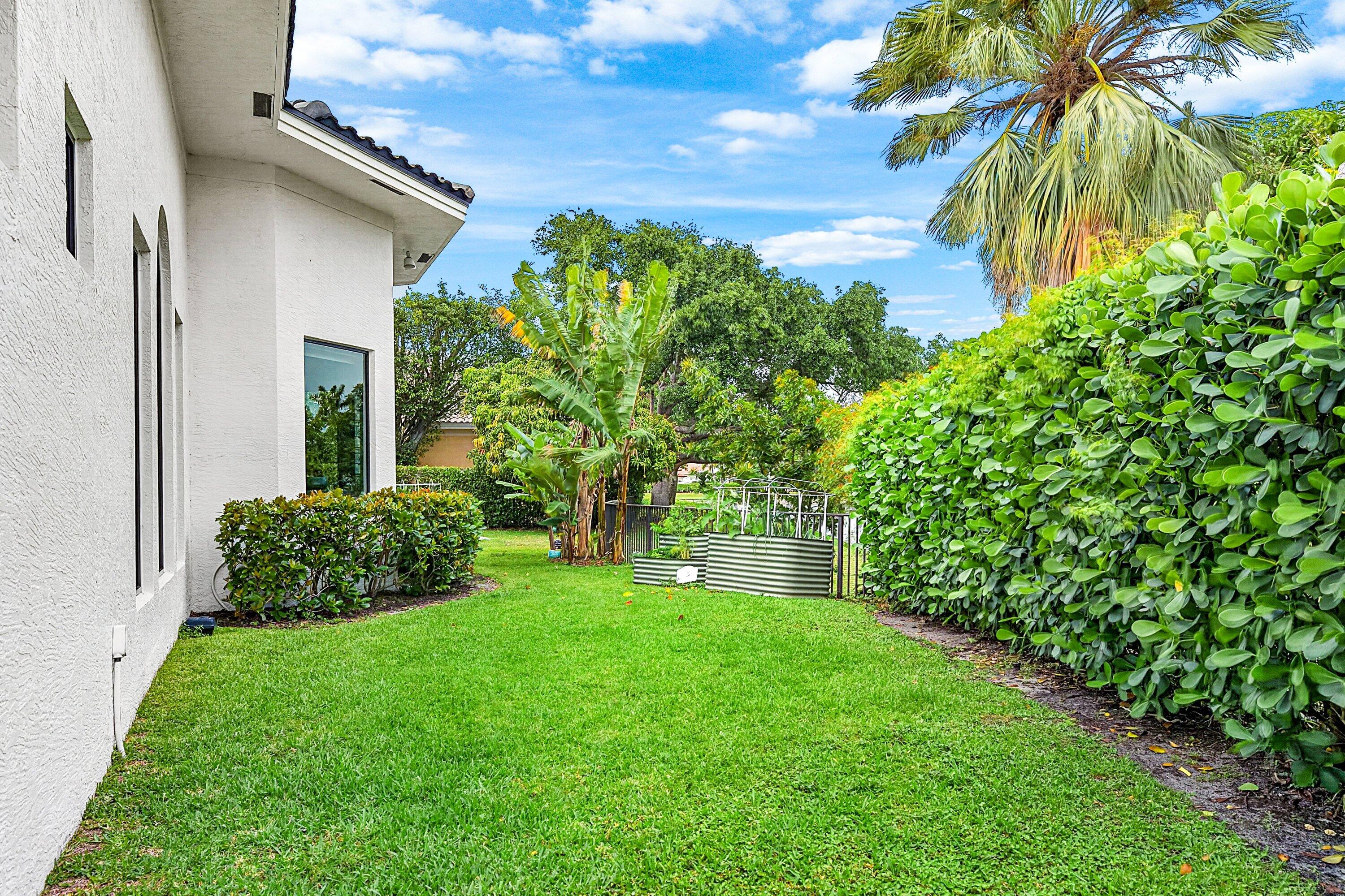 CARLTON ESTATES AT WOODFIELD COUNTRY CLUB - Residential