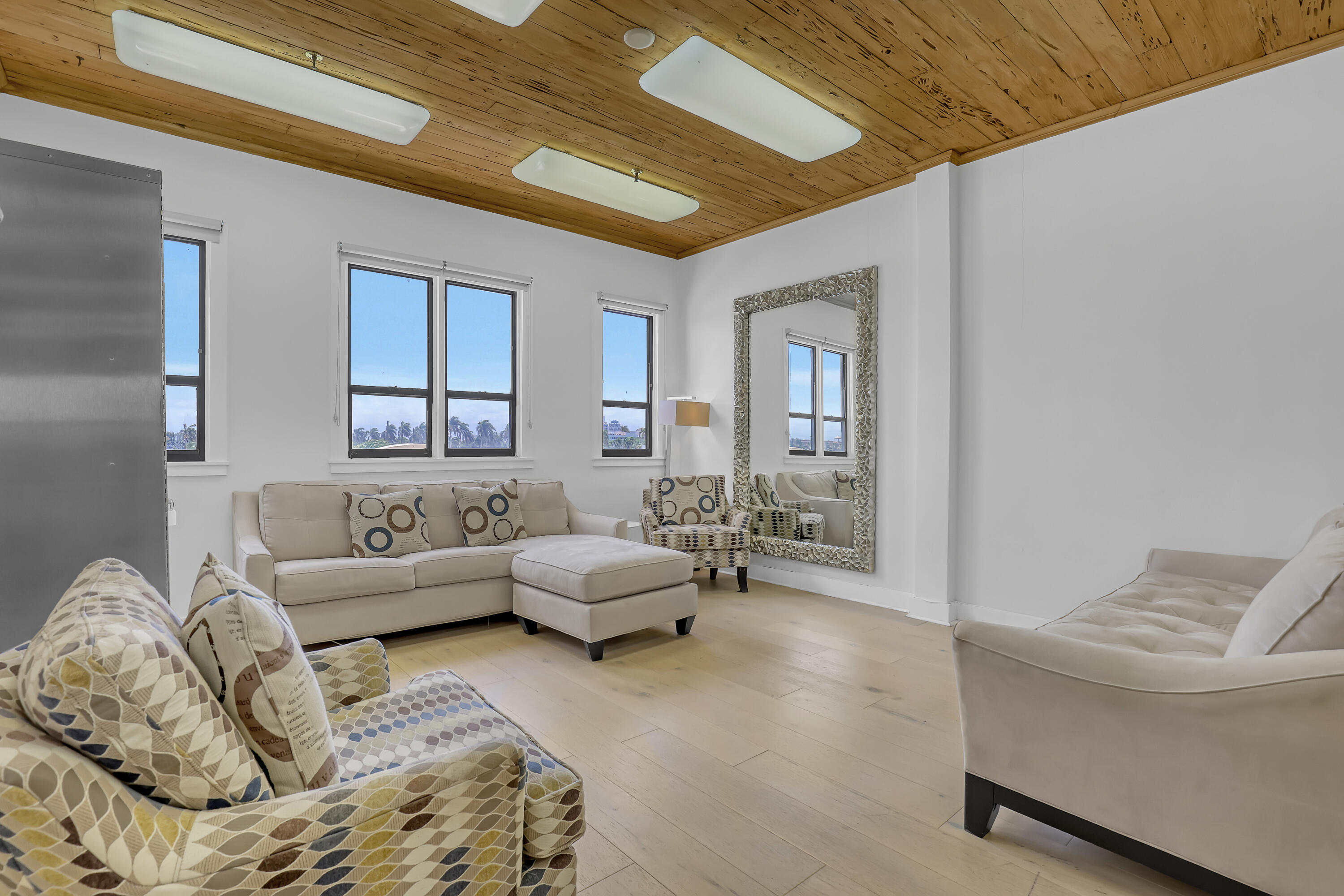 PALM BEACH HOTEL CONDO - Residential