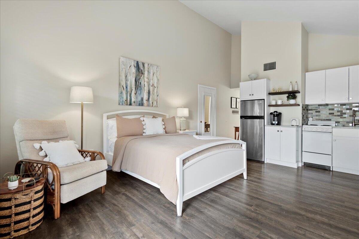 TENNIS LODGES 1 CONDO - Residential Lease