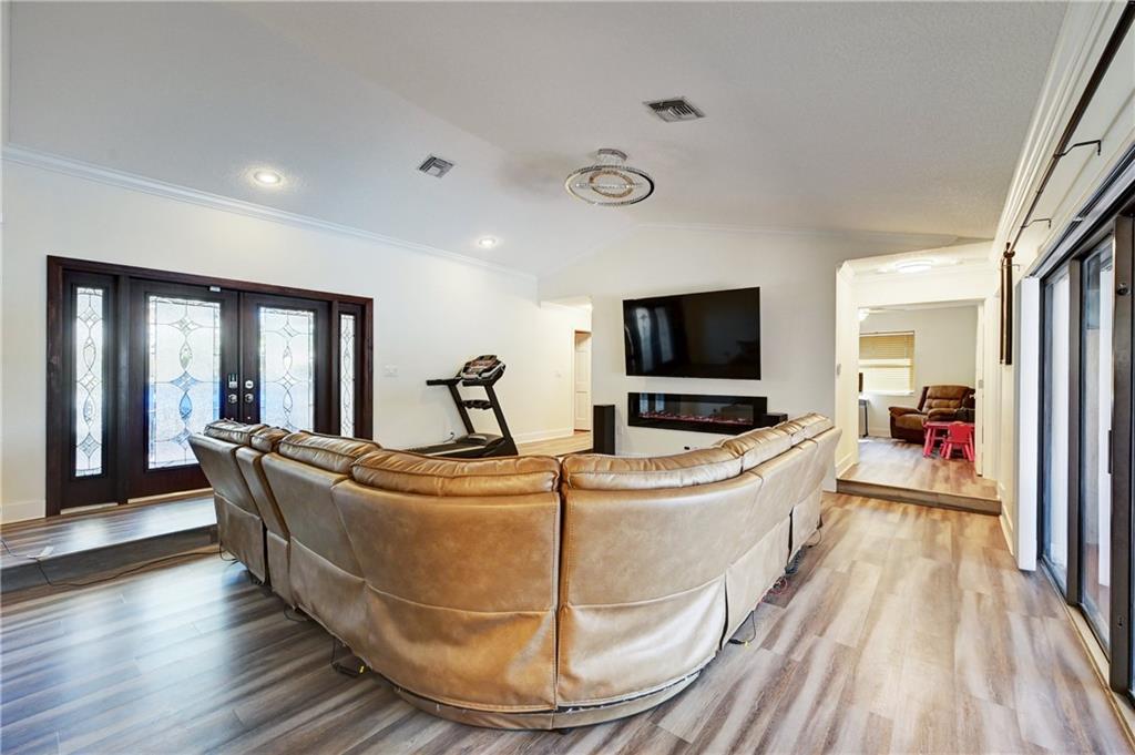 Pine Ridge 112-37 B - Residential