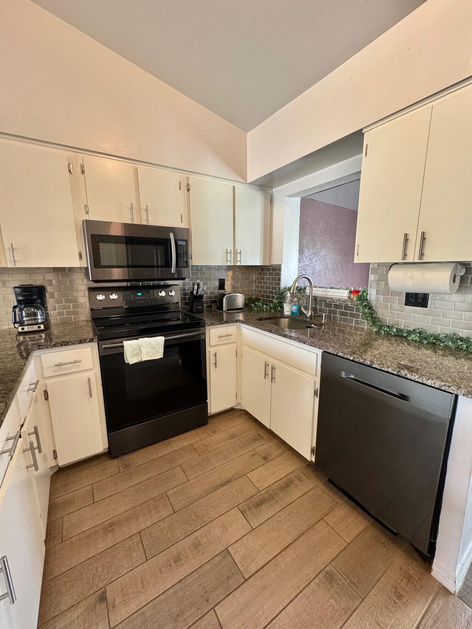 SAN CARLOS PARK - Residential Lease