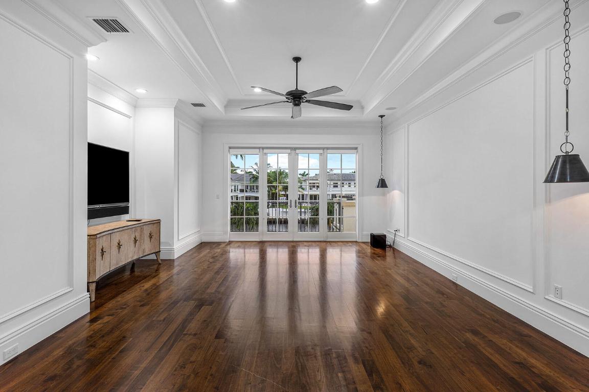 ROYAL PALM YACHT & COUNTRY CLUB - Residential