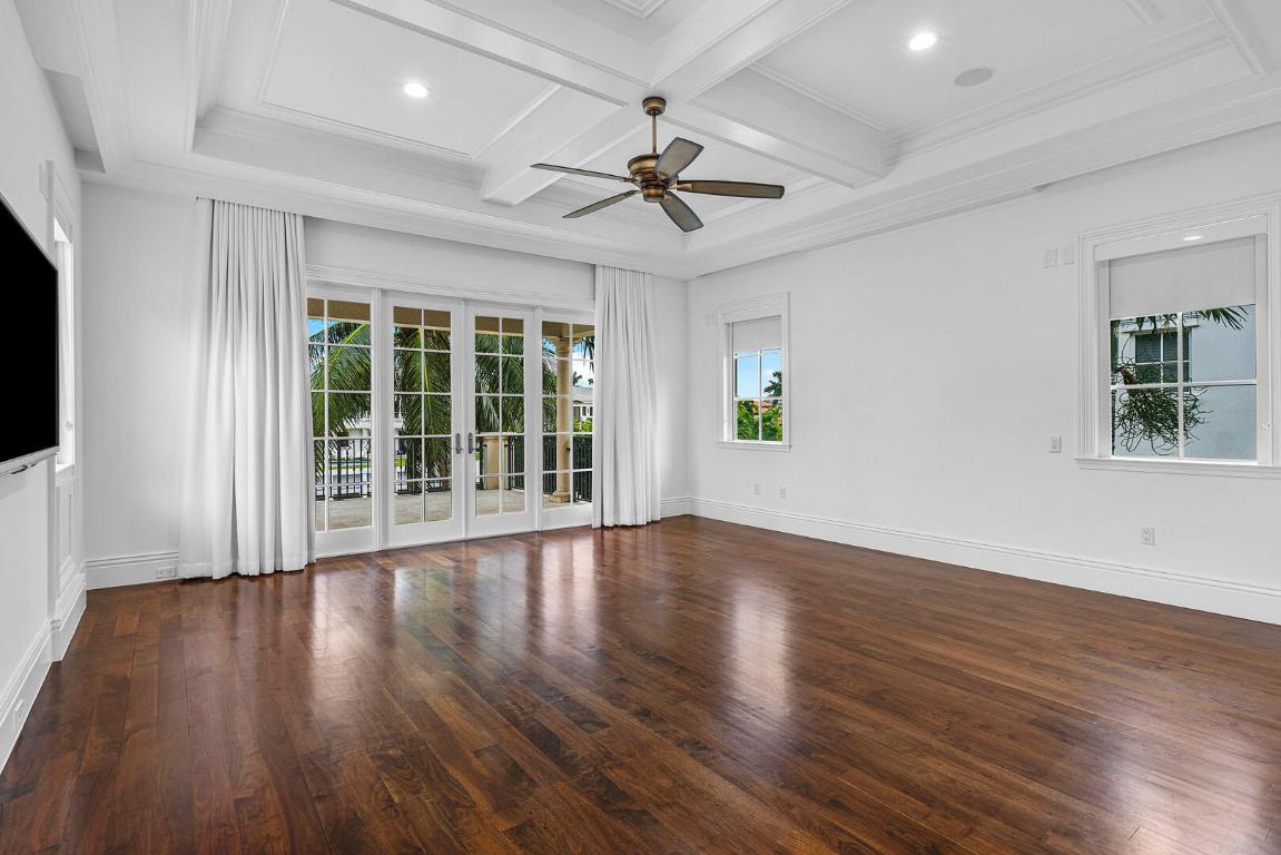 ROYAL PALM YACHT & COUNTRY CLUB - Residential