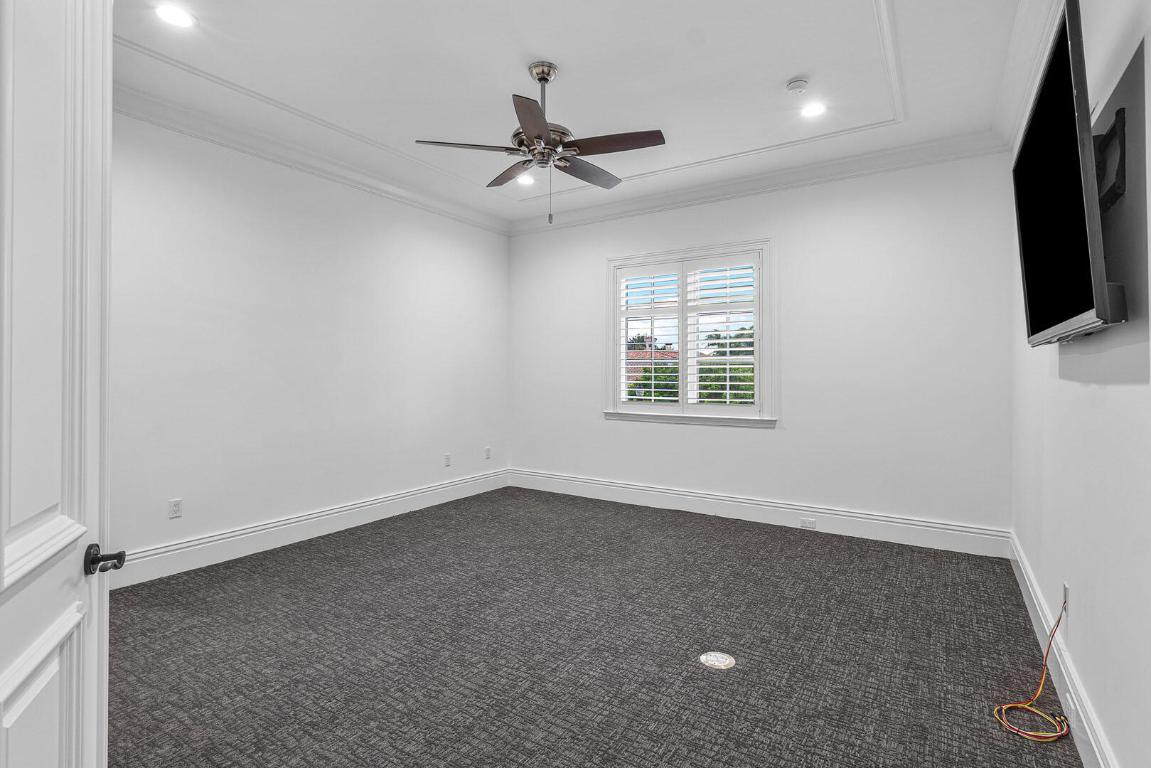 ROYAL PALM YACHT & COUNTRY CLUB - Residential