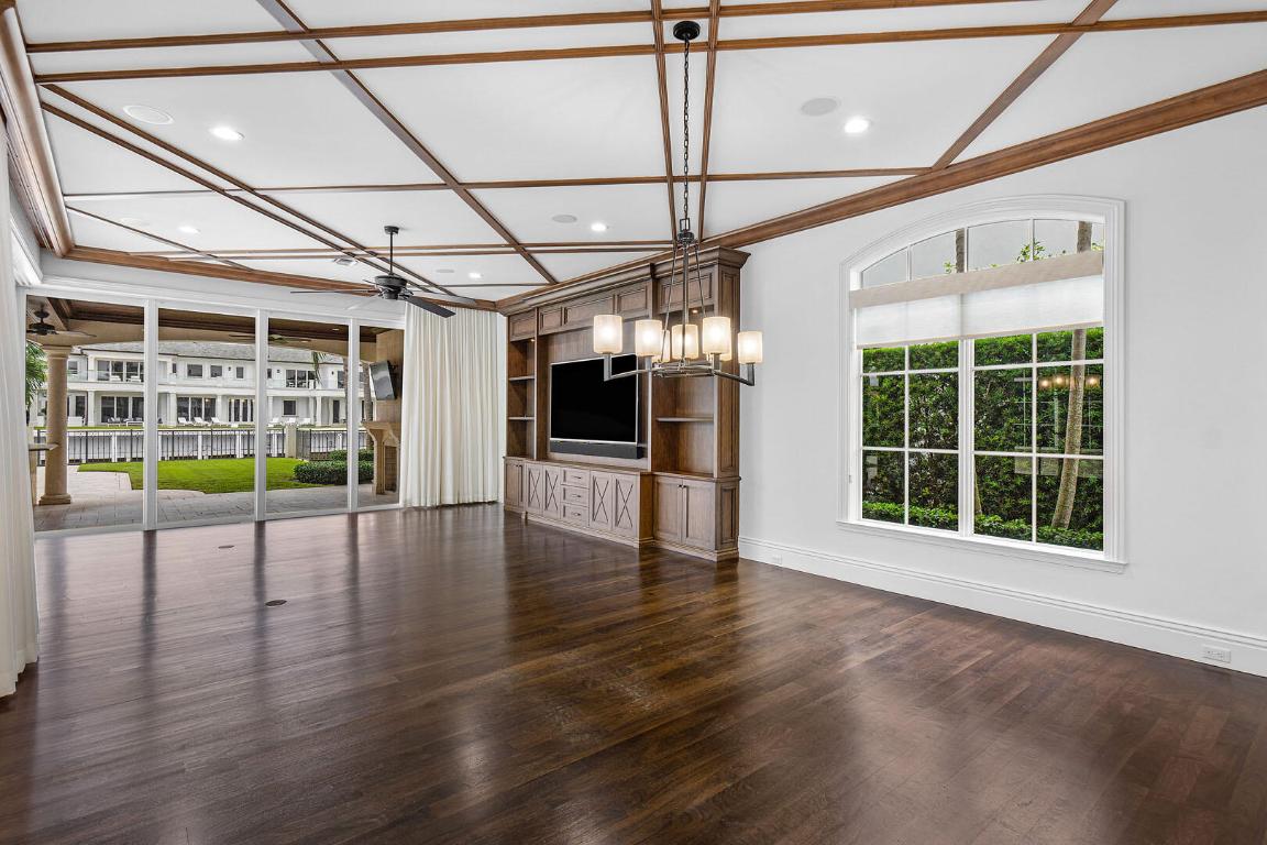 ROYAL PALM YACHT & COUNTRY CLUB - Residential