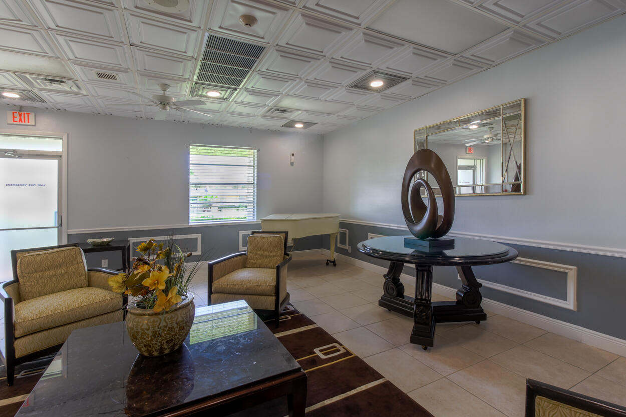 GOLDEN LAKES VILLAGE CONDO H - Residential