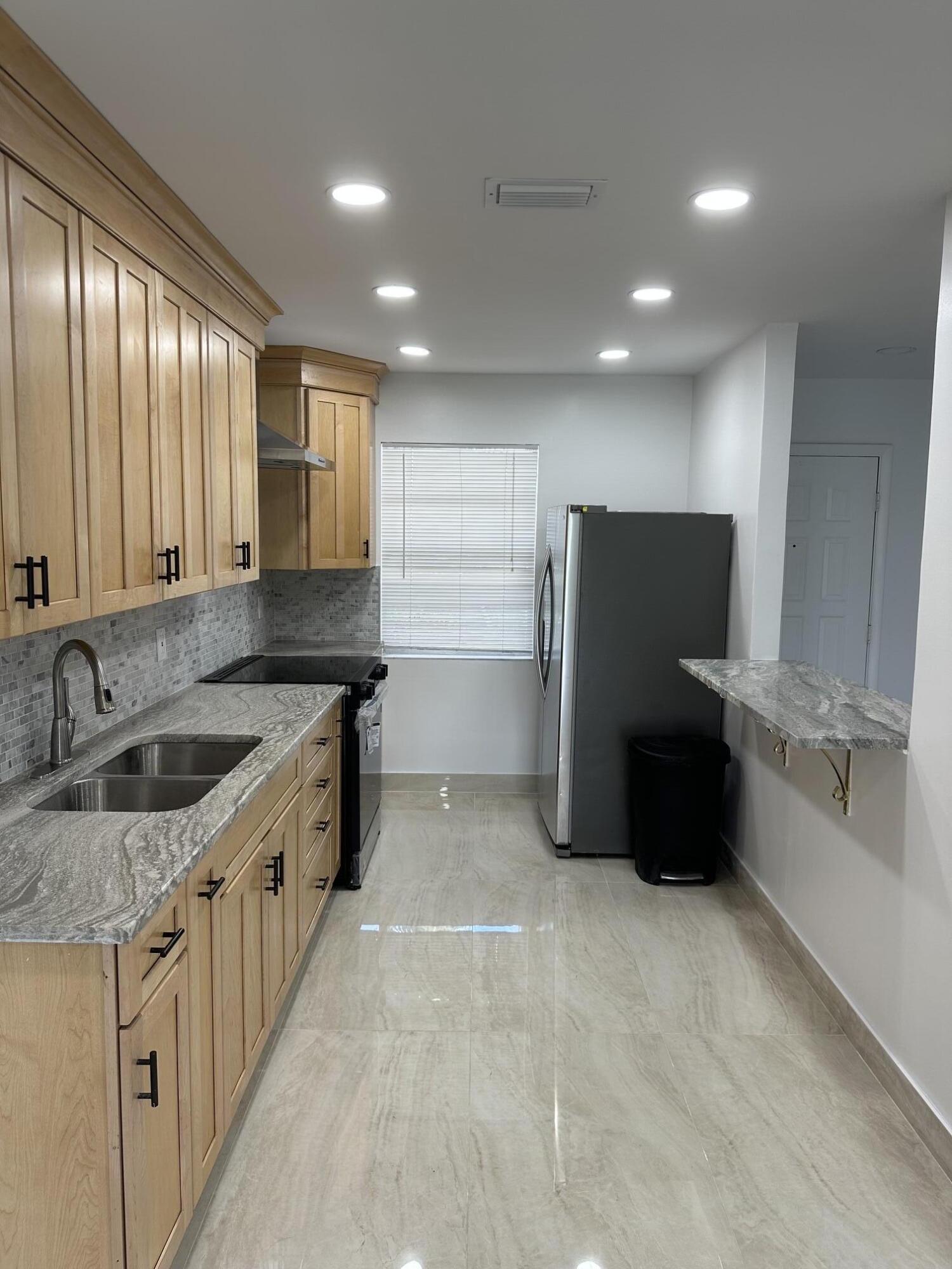 GOLDEN LAKES VILLAGE CONDO H - Residential