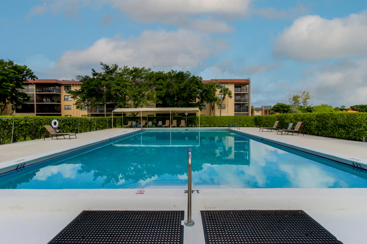 GOLDEN LAKES VILLAGE CONDO H - Residential