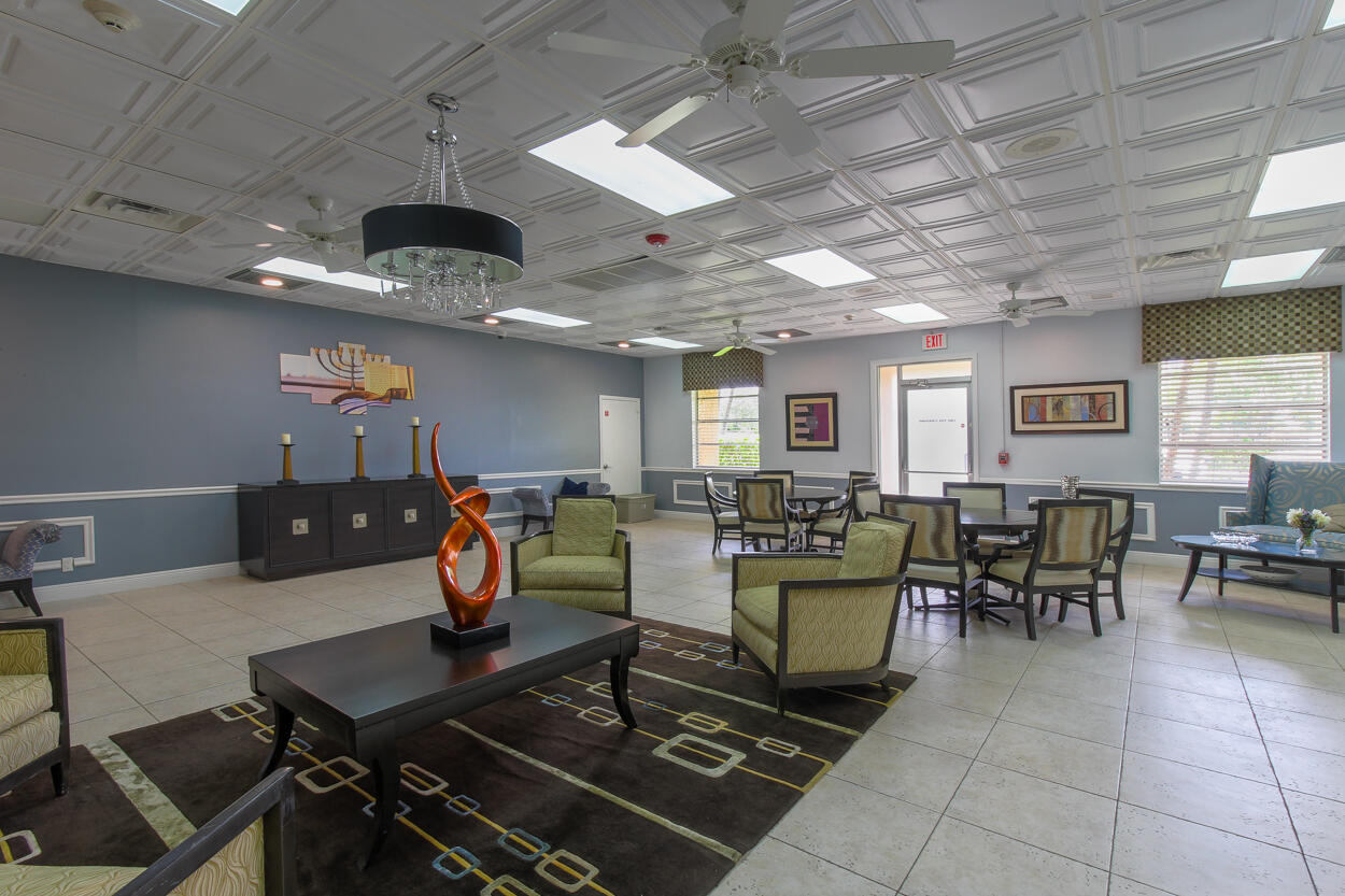 GOLDEN LAKES VILLAGE CONDO H - Residential