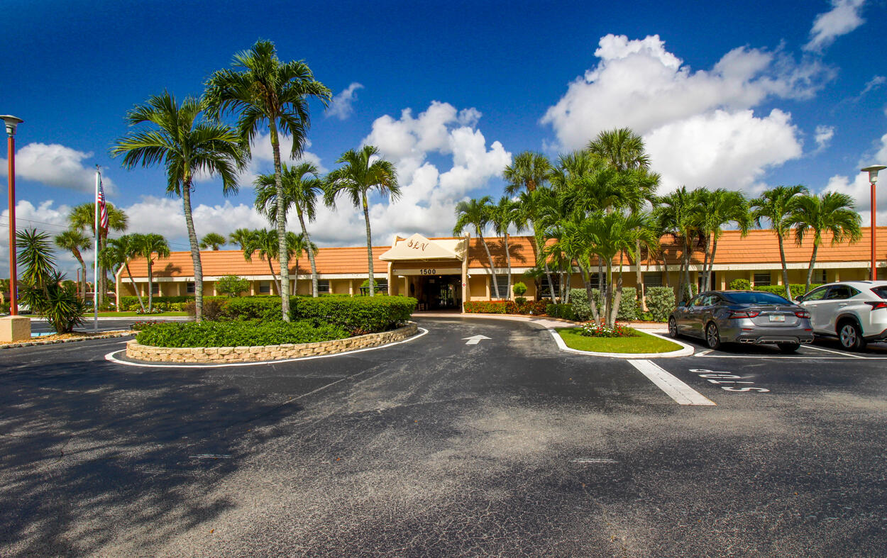 GOLDEN LAKES VILLAGE CONDO H - Residential