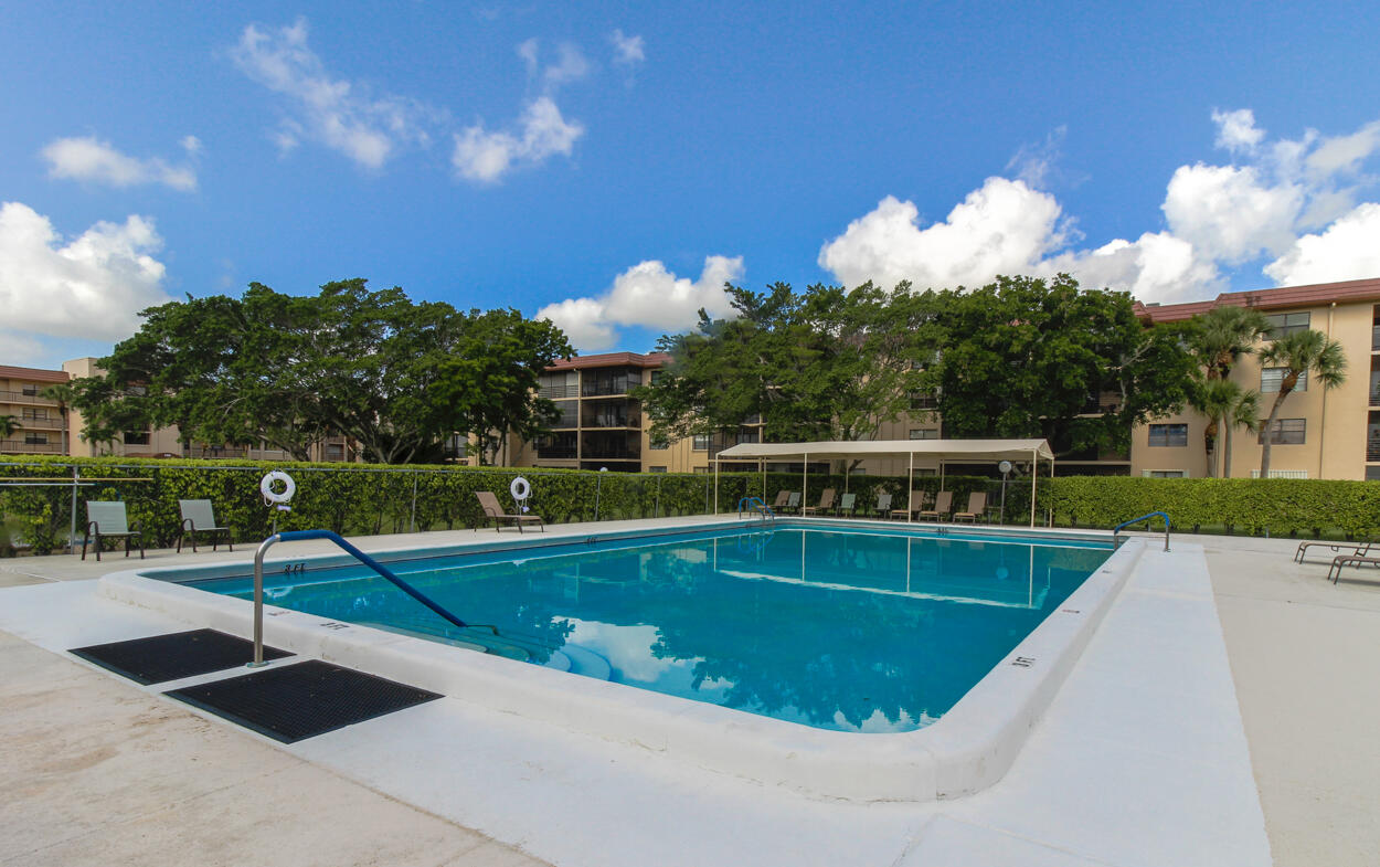 GOLDEN LAKES VILLAGE CONDO H - Residential