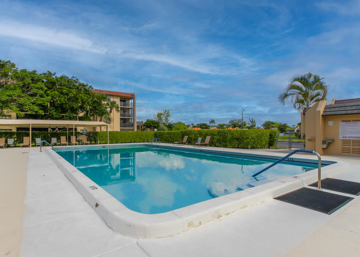 GOLDEN LAKES VILLAGE CONDO H - Residential