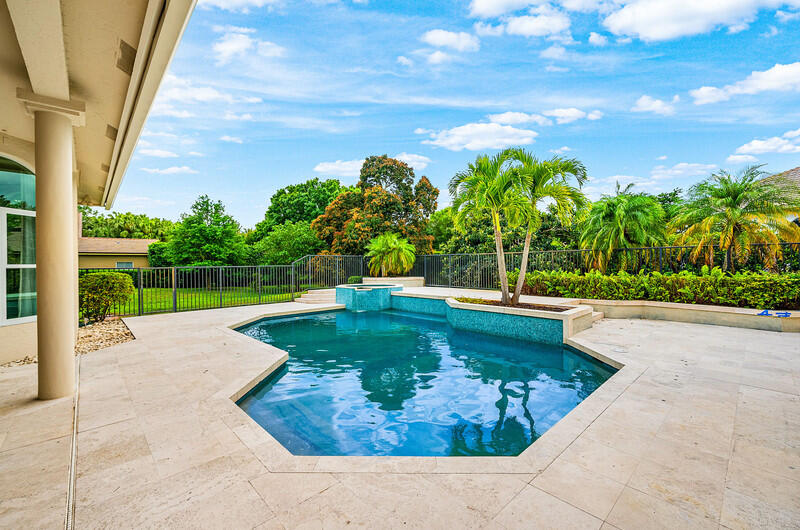 PARKLAND LAKES - Residential