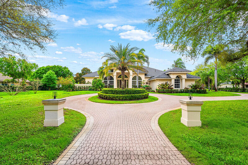 PARKLAND LAKES - Residential