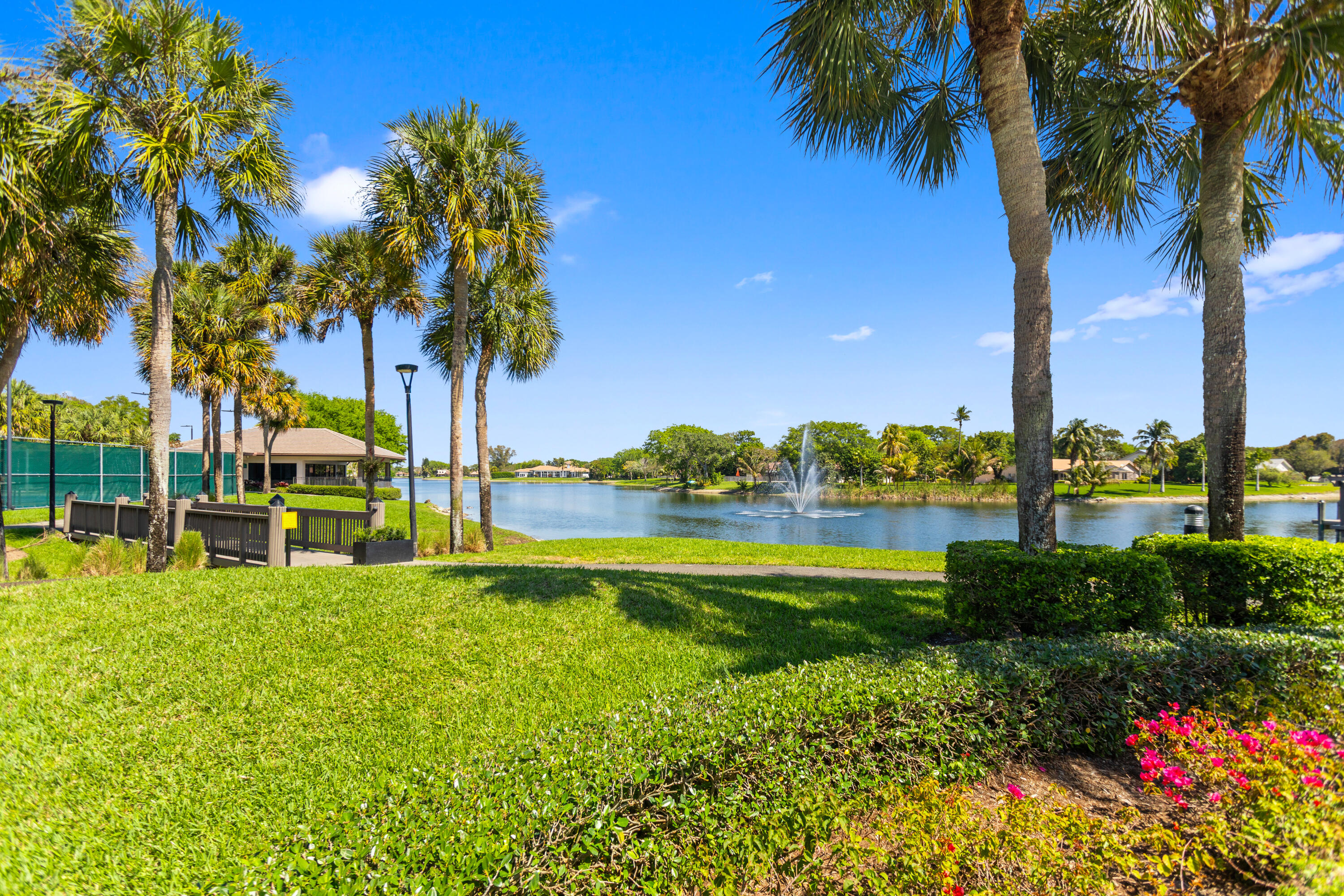 PARKLAND LAKES - Residential