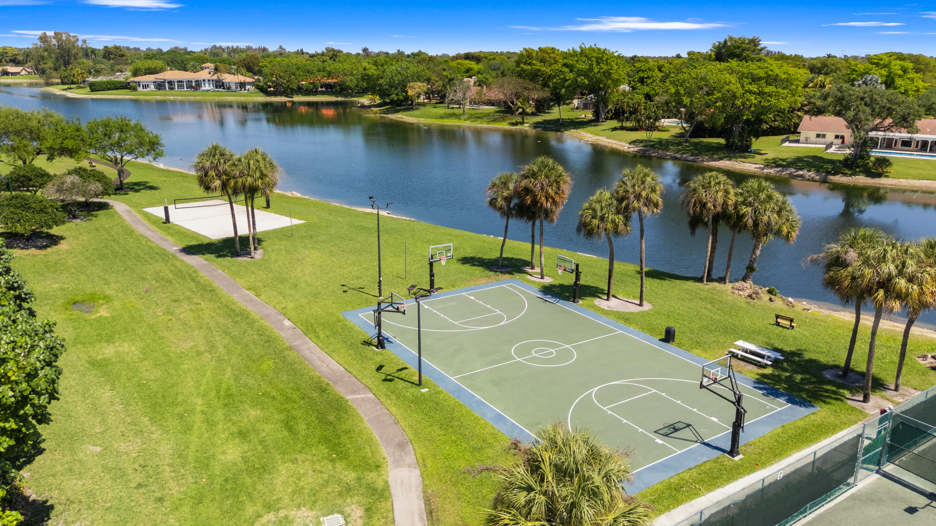 PARKLAND LAKES - Residential