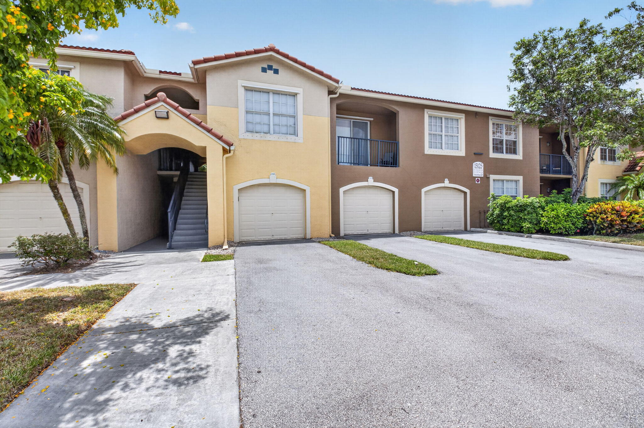 FULLY FUNDED RESERVES & LOW HOA. Welcome to Murano! This 3-bedroom, 3-bathroom condo offers an open floorplan and spacious living area. Situated in a pristine gated all-age community with resort style amenities including a large pool, clubhouse, fitness center, tennis court, playground, walking path around the lake and more. Located 2.5 miles to the Delray Market place with restaurants & shopping, 15 minutes from famed Atlantic Avenue and 6.5 miles from the Delray public beach. Centrally located to all things Palm Beach County has to offer. Storage units included.