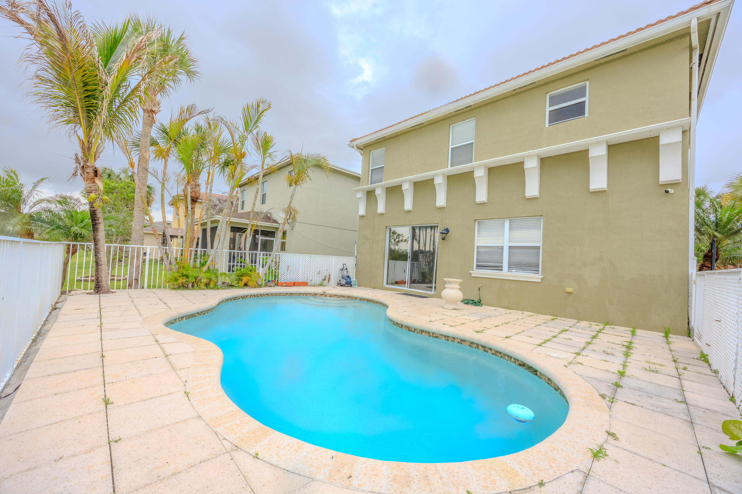 VIZCAYA FALLS PLAT 3 - Residential Lease