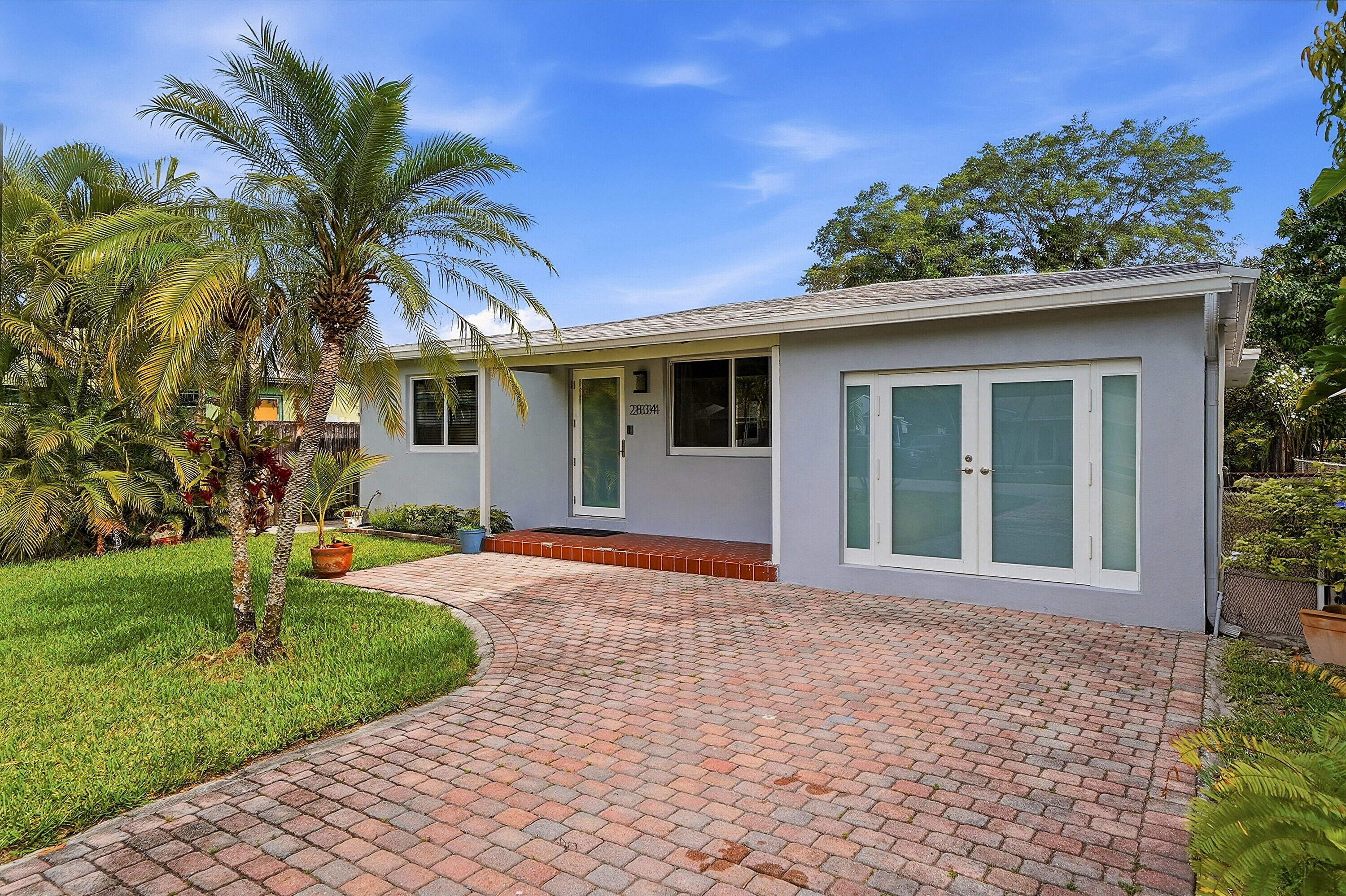 HOLLYWOOD LITTLE RANCHES - Residential